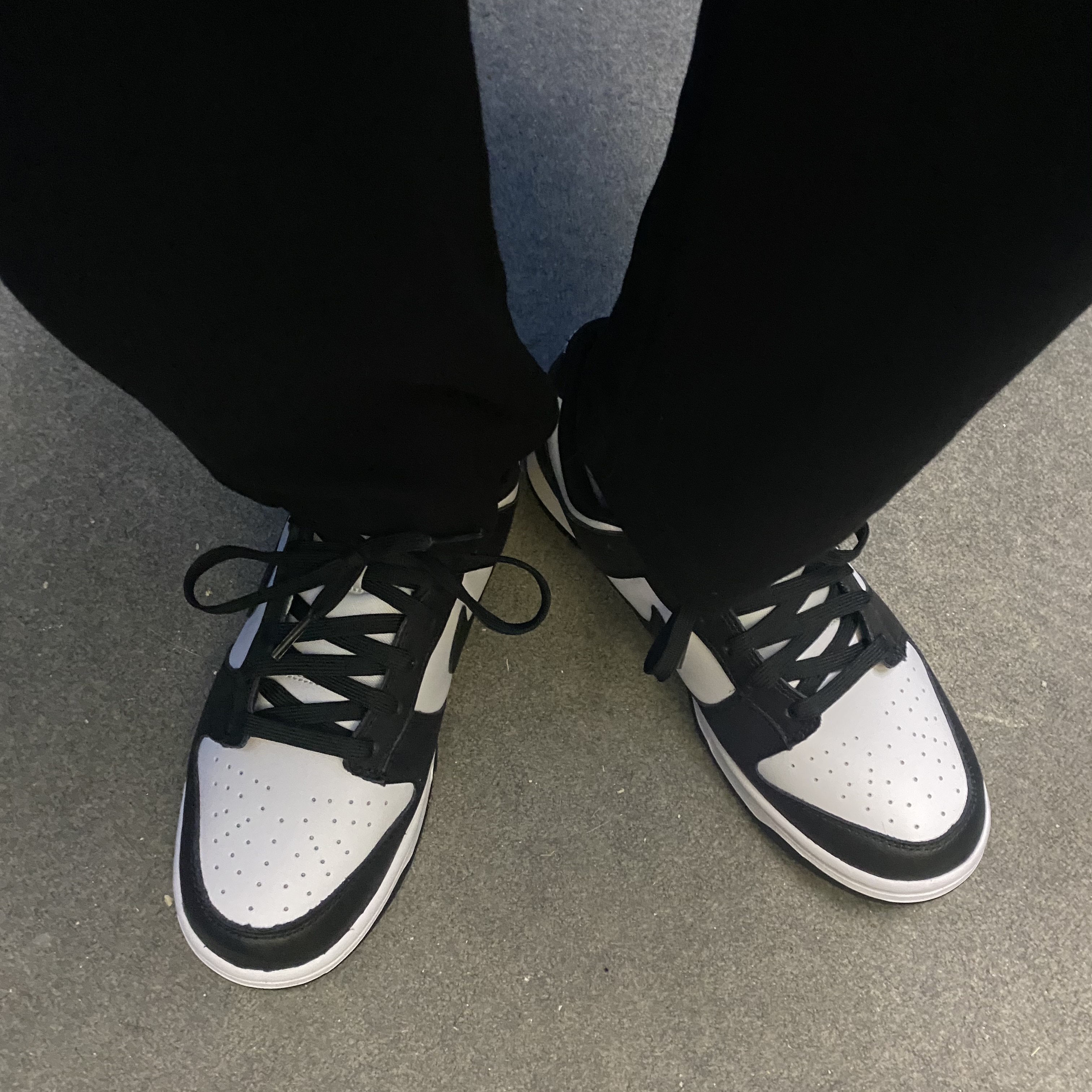 Nike Dunk Low Retro Black 착용 스타일 - 1