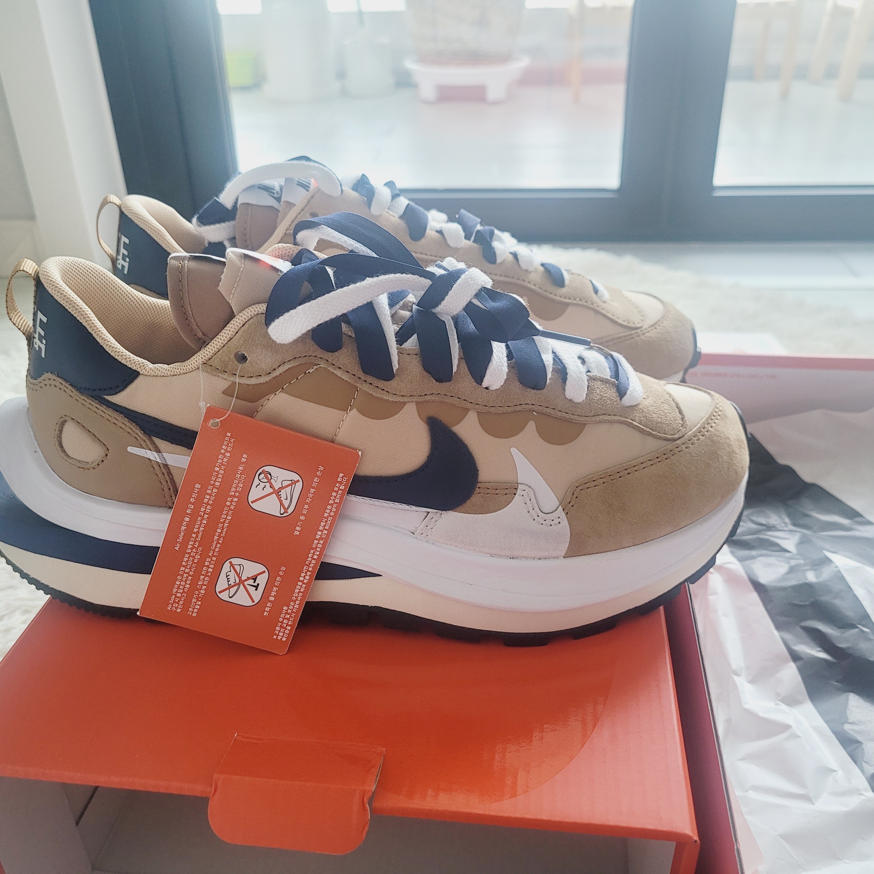 Nike x Sacai VaporWaffle Sesame and Blue Void 착용 스타일 - 1