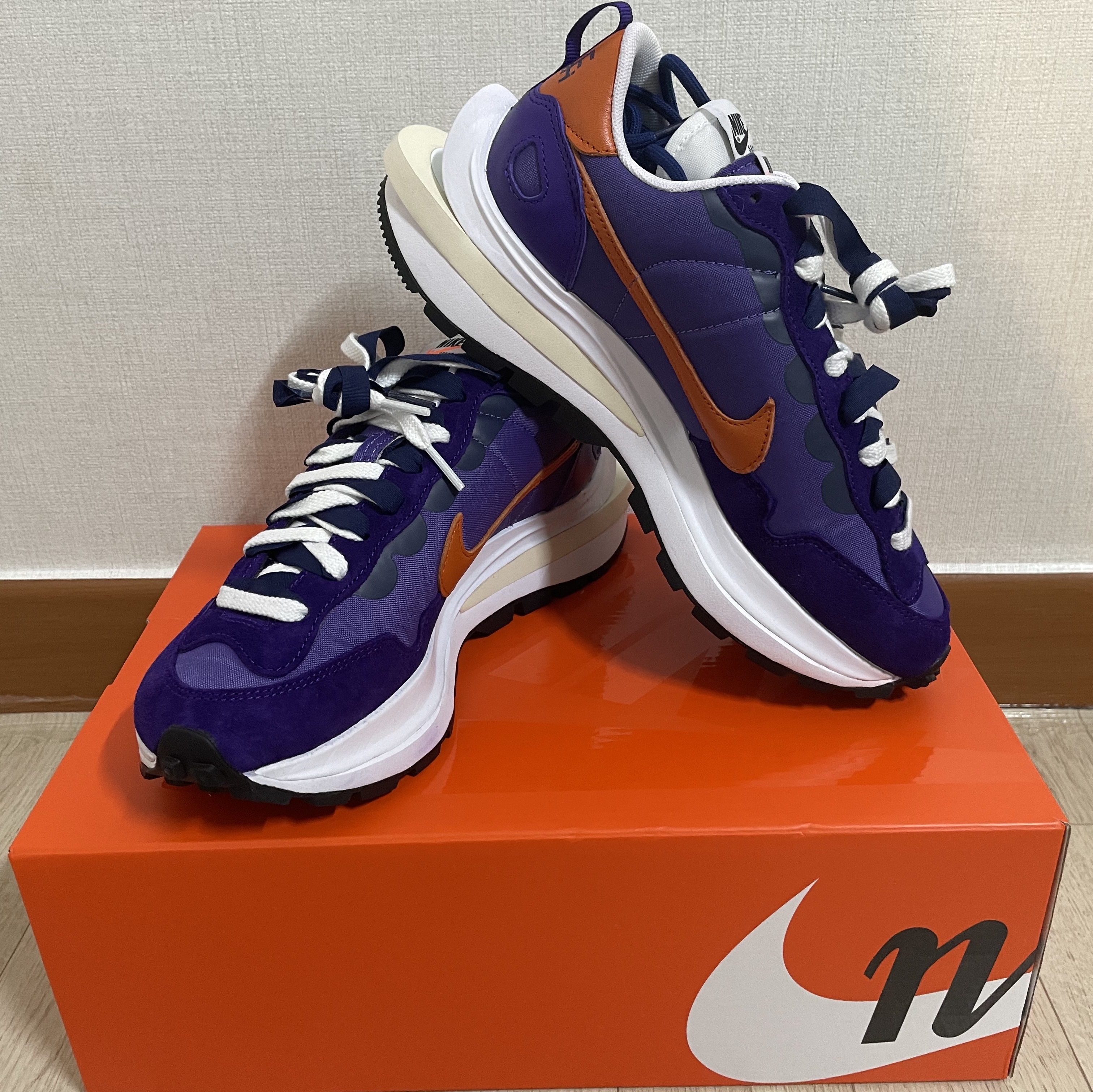 Nike x Sacai VaporWaffle Dark Iris 착용 스타일 - 2
