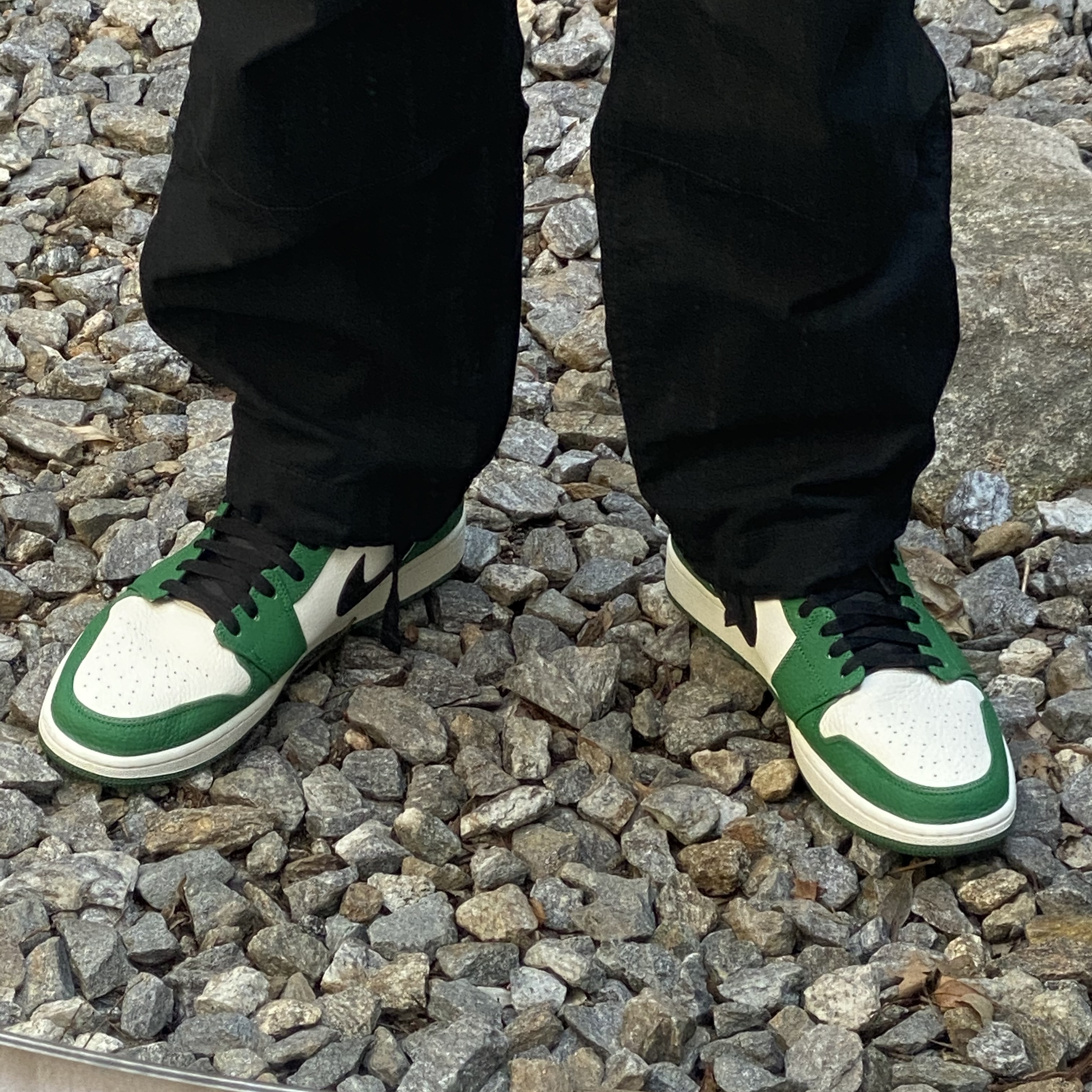 Jordan 1 Mid Pine Green 착용 스타일