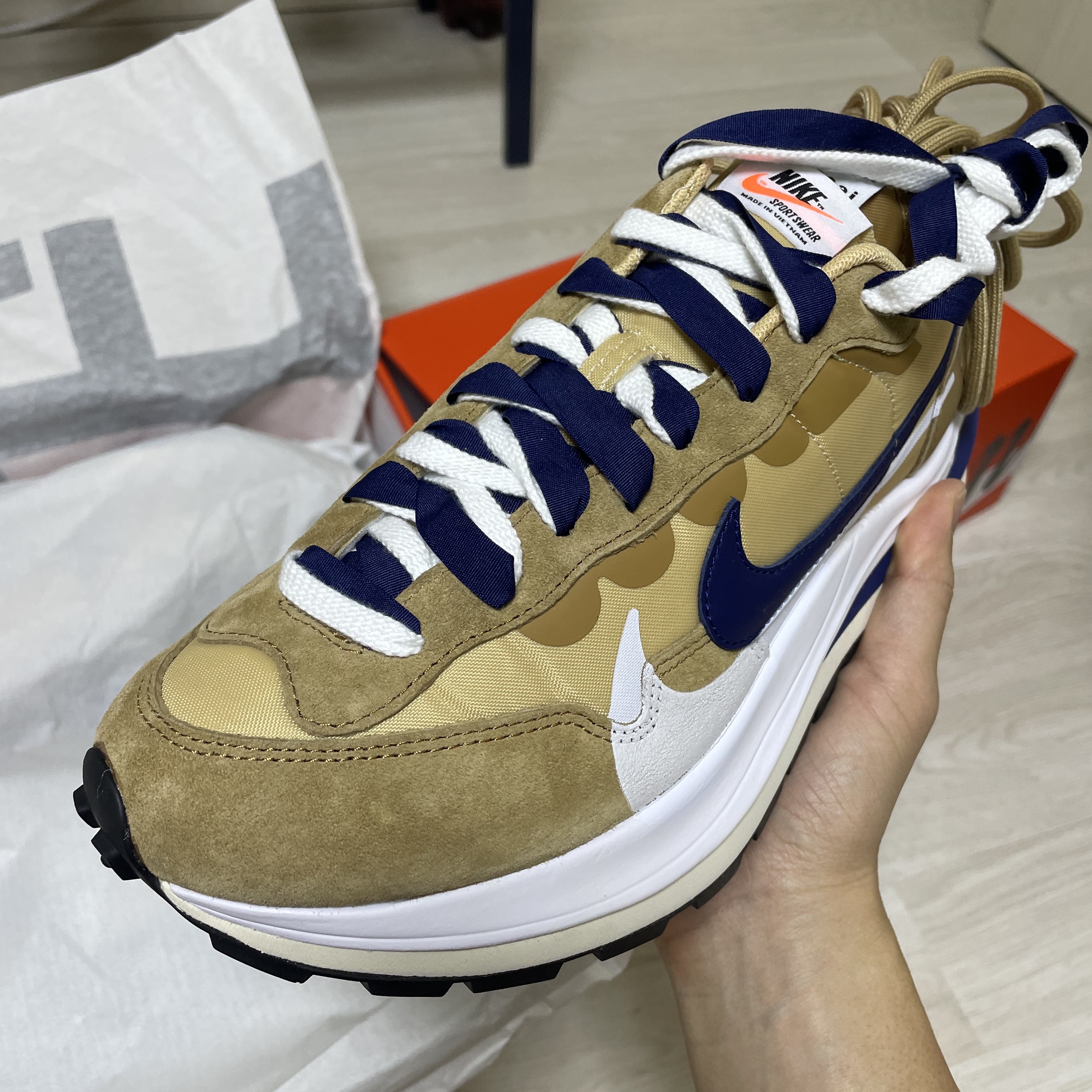 Nike x Sacai VaporWaffle Sesame and Blue Void 착용 스타일 - 4