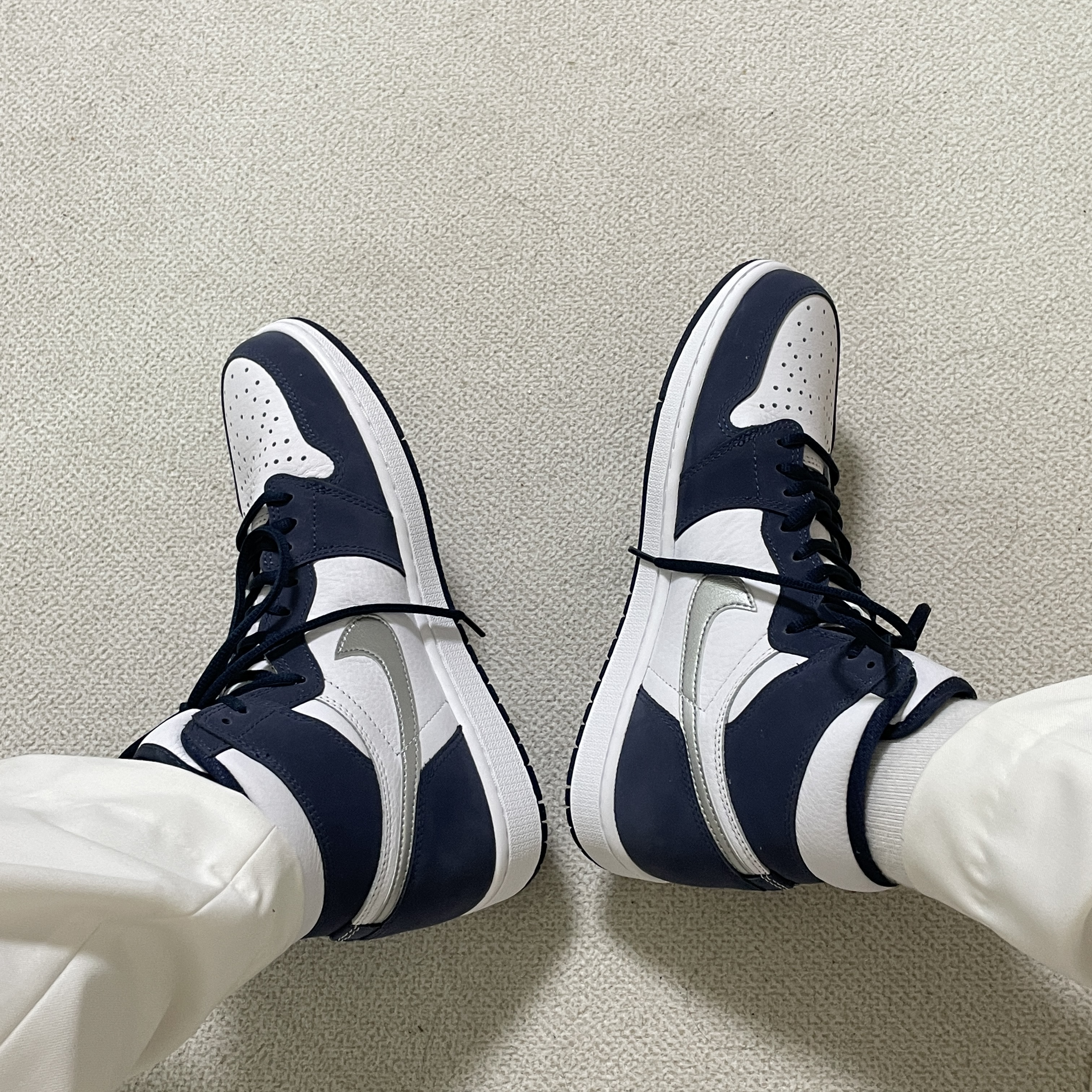 Jordan 1 Retro High OG CO.JP Midnight Navy 착용 스타일 - 2