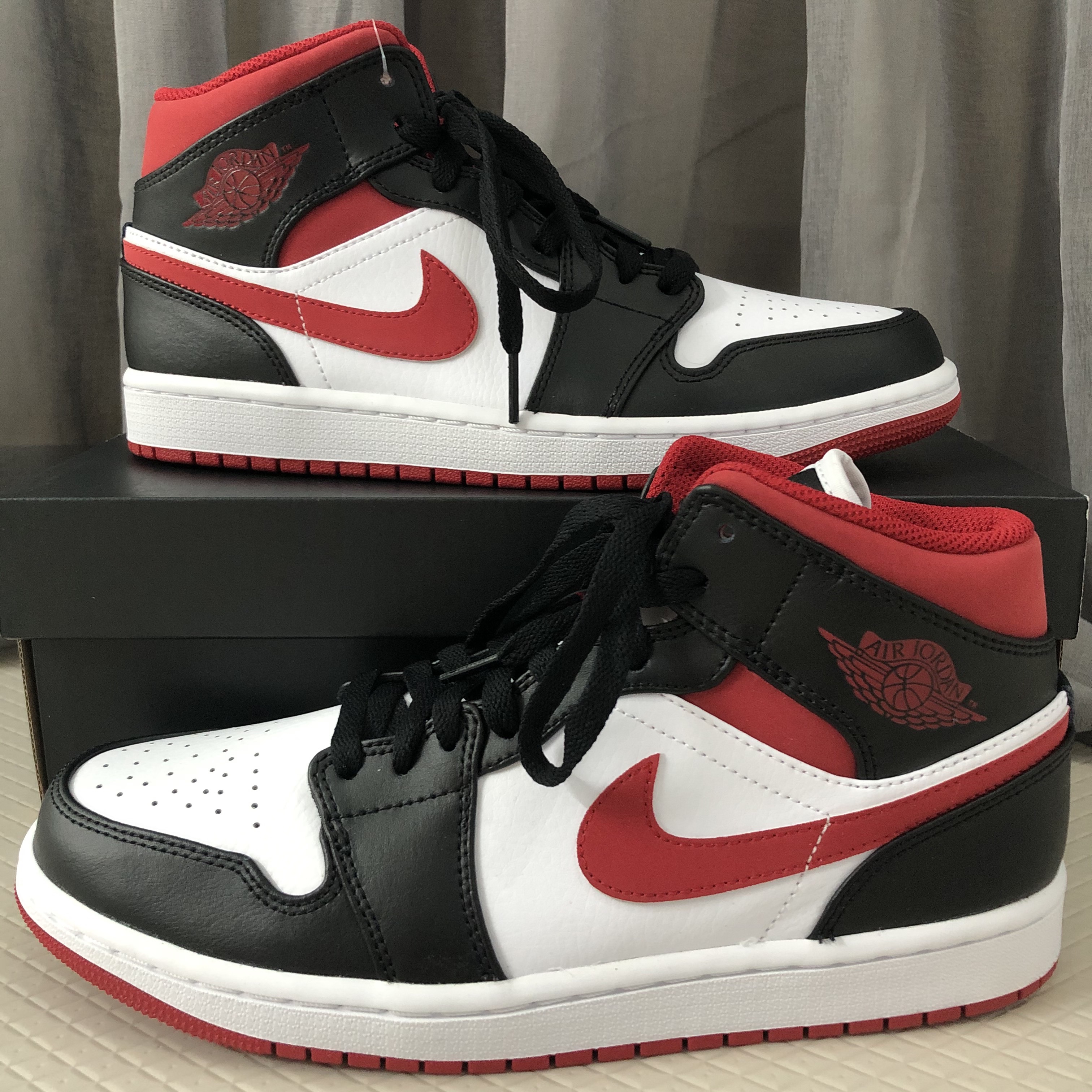 Jordan 1 Retro High OG Gym Red, Jordan 1 Mid Gym Red Black White 착용 스타일 - 2