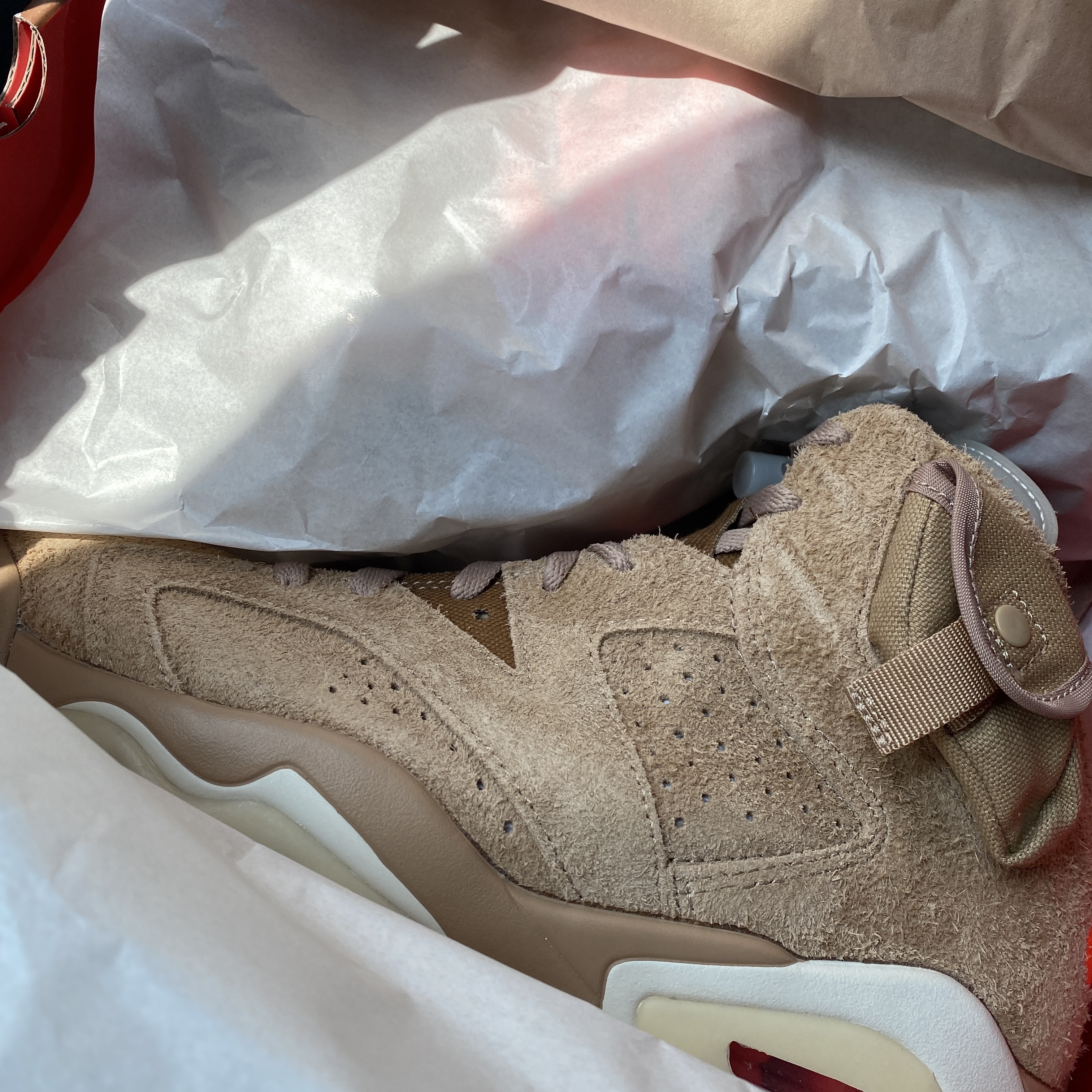 Jordan 6 x Travis Scott Retro SP British Khaki 착용 스타일