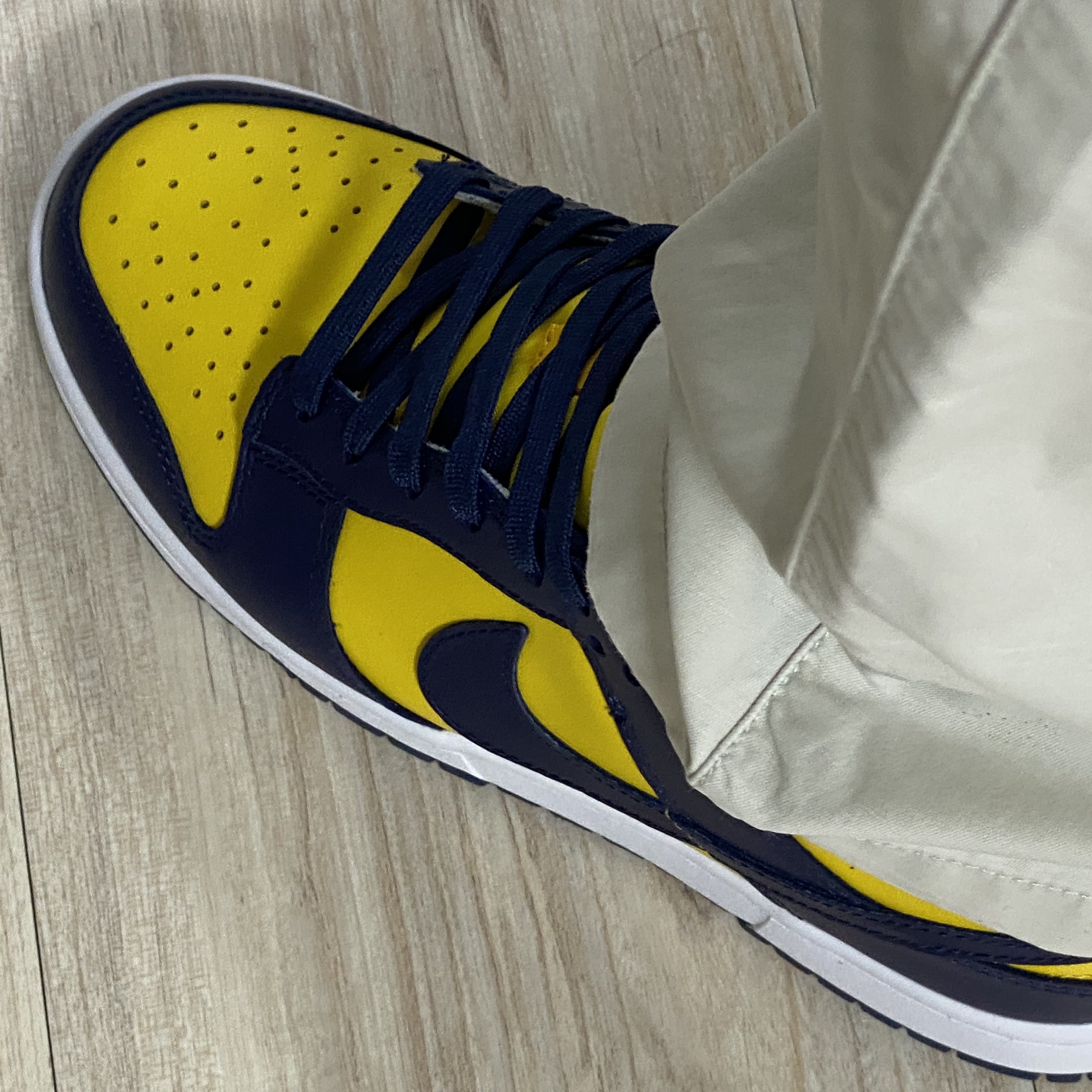 Nike Dunk Low Retro Varsity Maize 착용 스타일