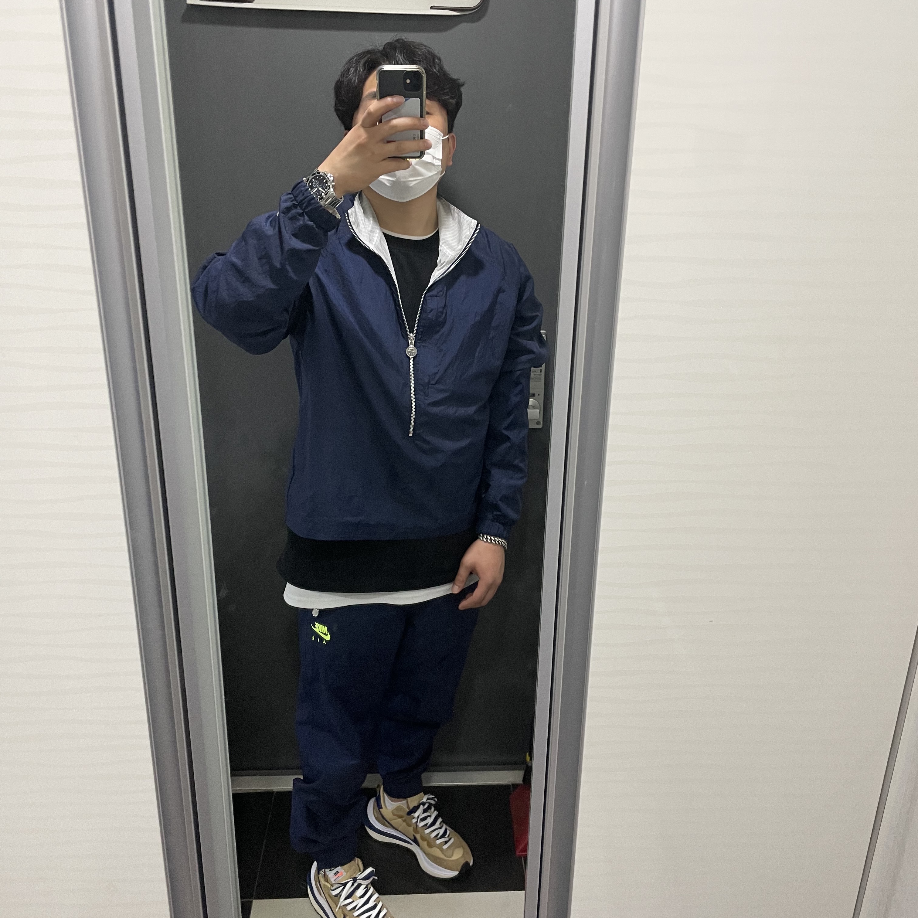 Nike x Sacai VaporWaffle Sesame and Blue Void, Nike x Kim Jones Reversible Wind Breaker Navy - Asia 착용 스타일