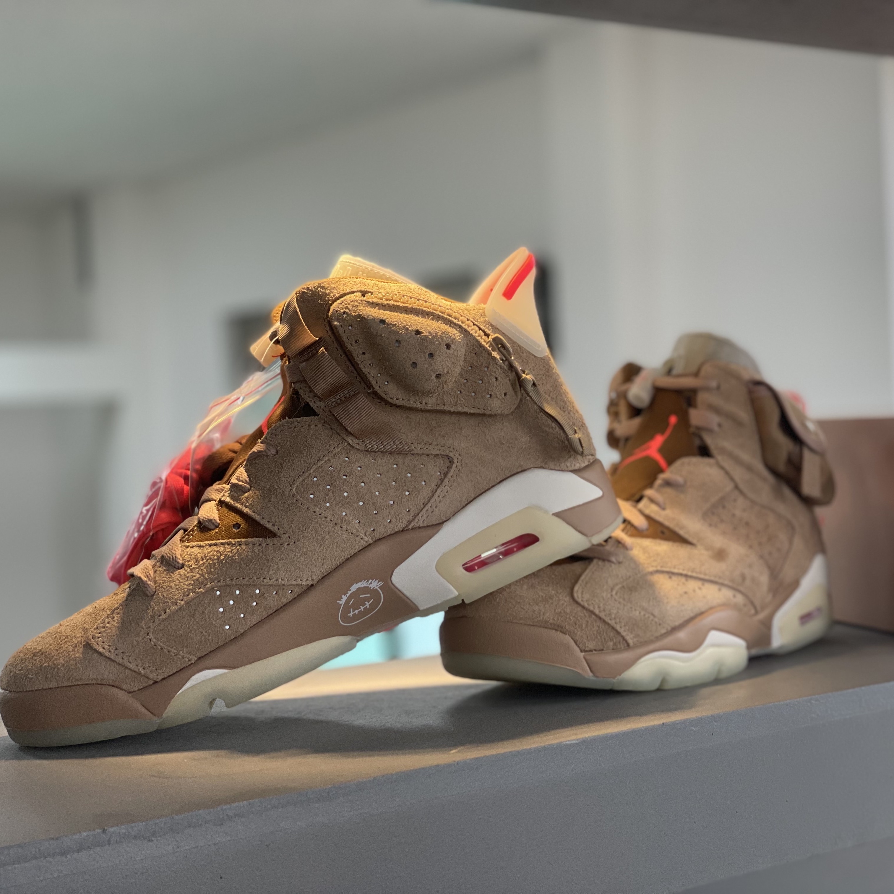 Jordan 6 x Travis Scott Retro SP British Khaki 착용 스타일
