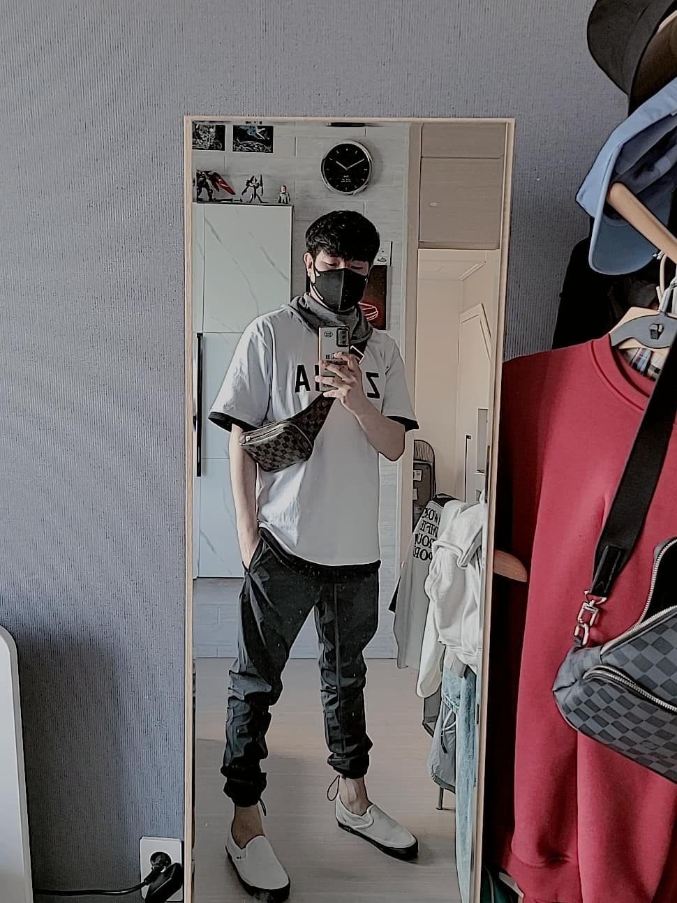 Essentials Track Pants Reflective Black - 20FW, Vans Vault x WTAPS Vault Classic Slip-On LX White Black 착용 스타일 - 4