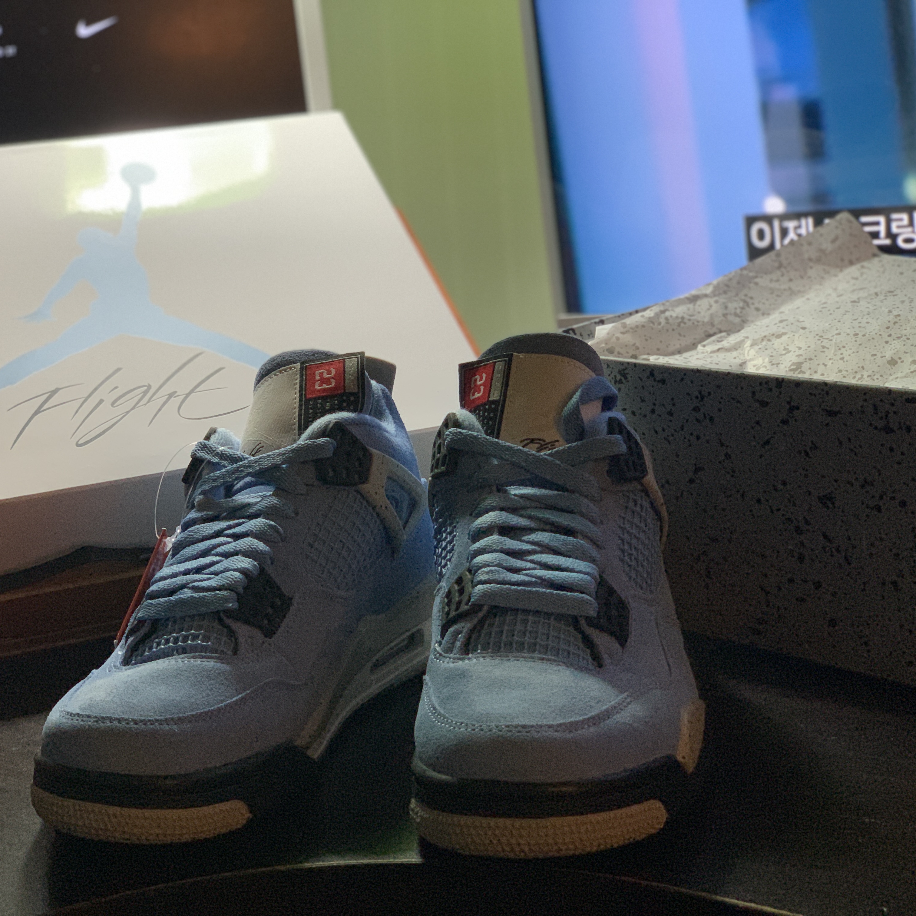 Jordan 4 Retro University Blue, (GS) Jordan 4 Retro University Blue 착용 스타일 - 1