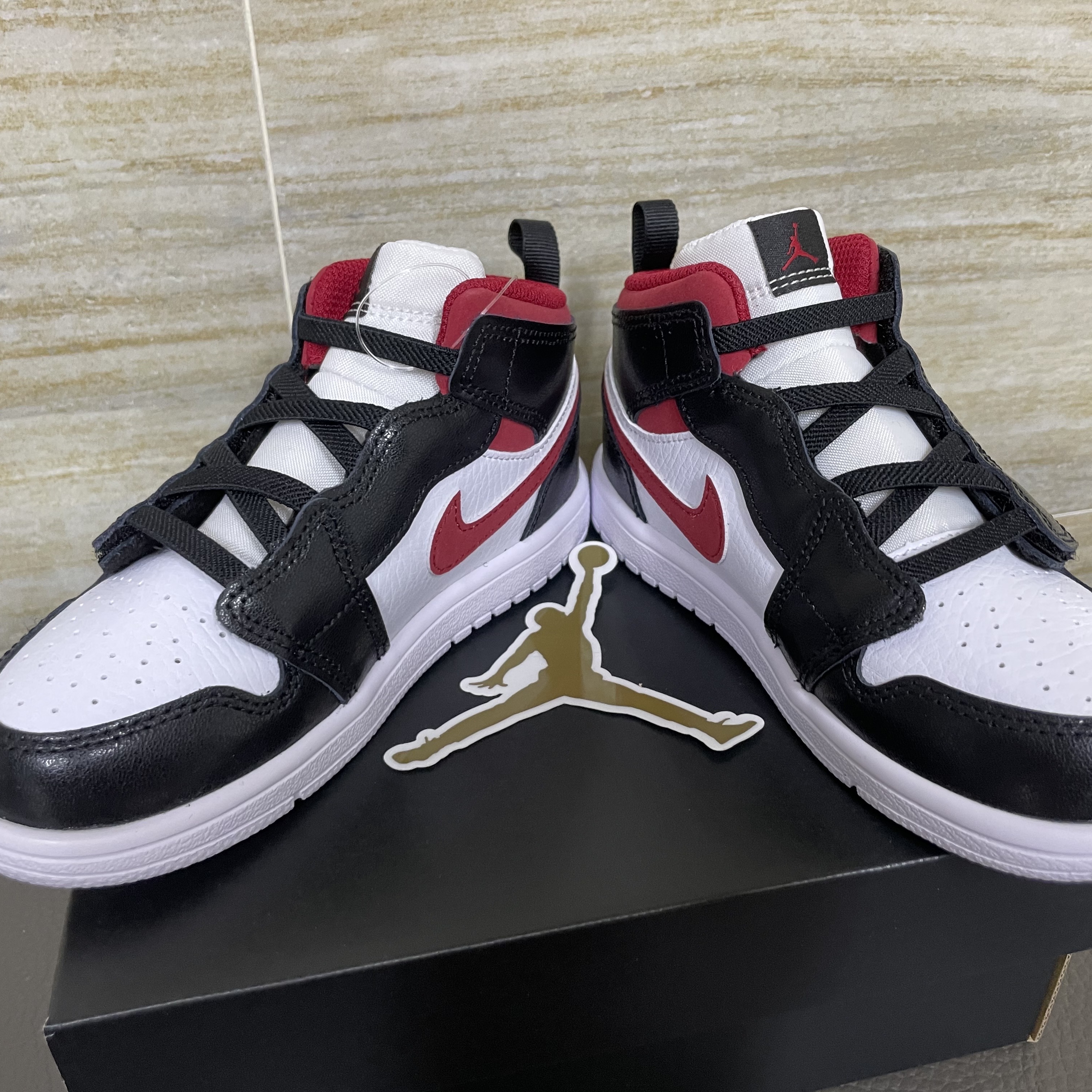 (TD) Jordan 1 Mid Alt Gym Red Black White 착용 스타일 - 1