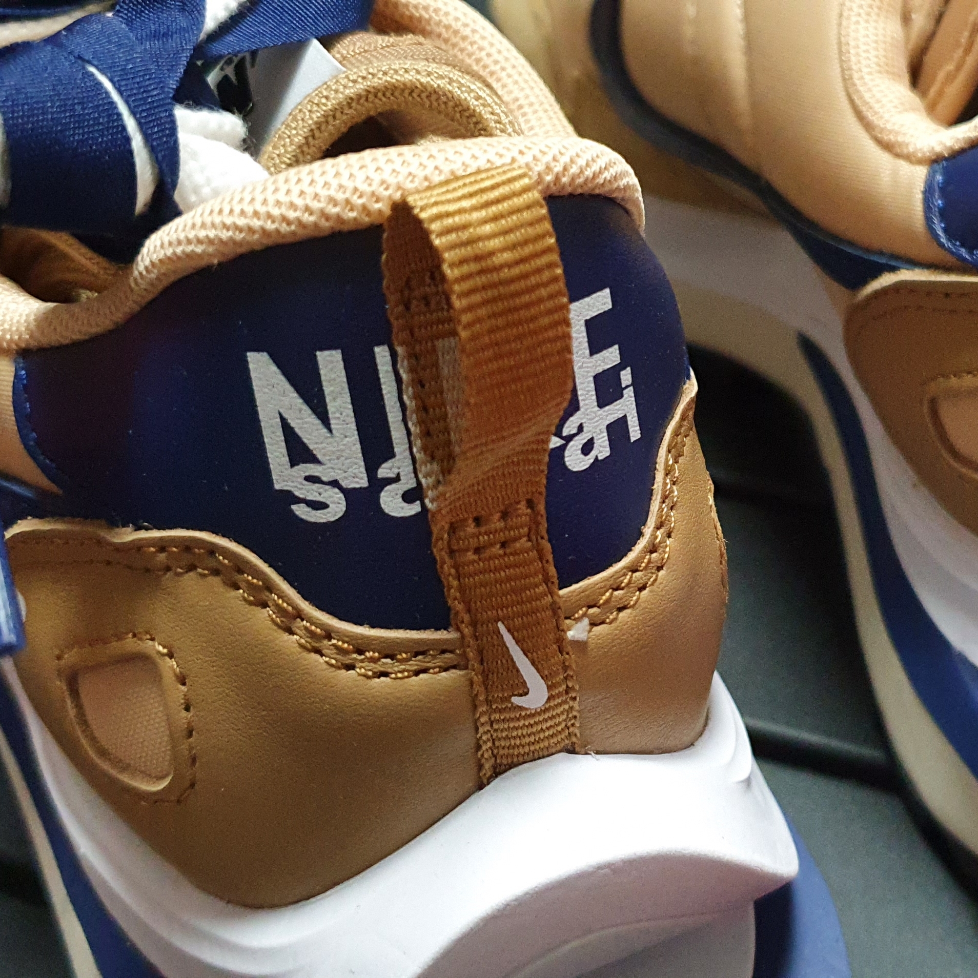 Nike x Sacai VaporWaffle Sesame and Blue Void 착용 스타일 - 4