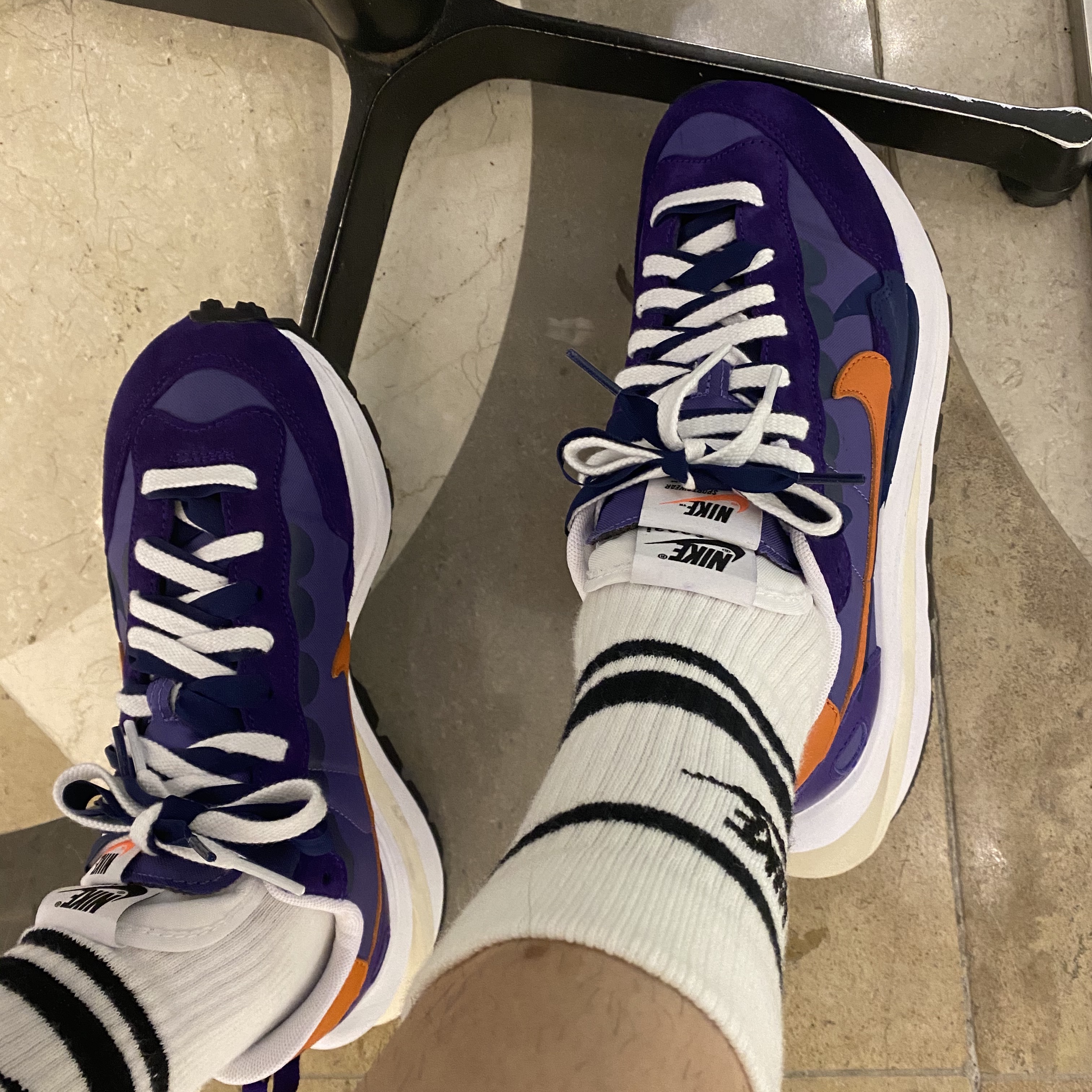Nike x Sacai VaporWaffle Dark Iris 착용 스타일 - 2