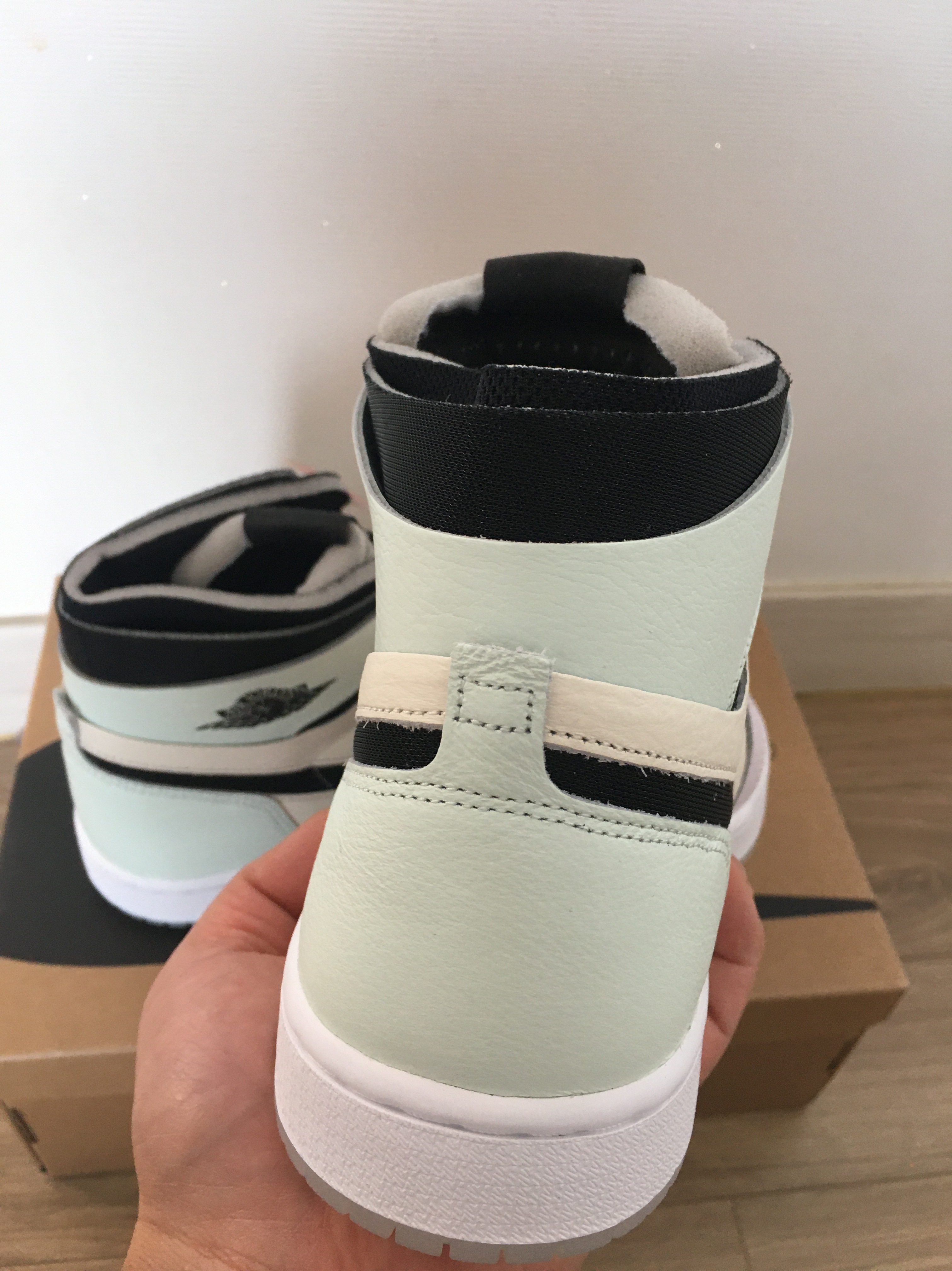 (W) Jordan 1 Zoom Air CMFT Pale Ivory 착용 스타일 - 2