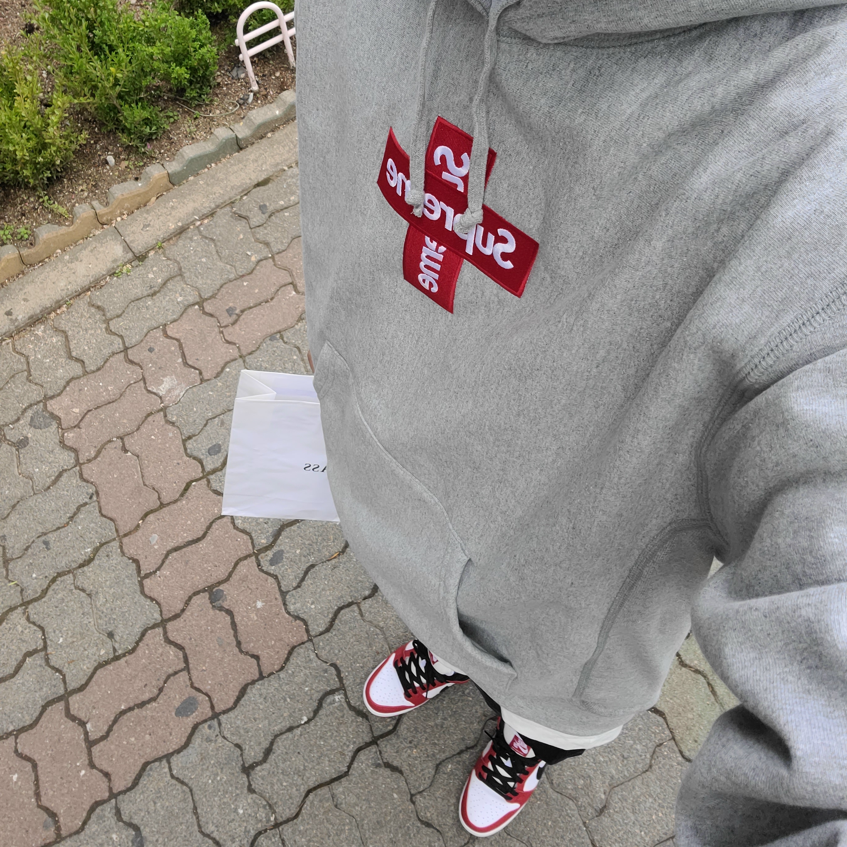 Nike SB Dunk Low Pro Chicago, Supreme Cross Box Logo Hooded Sweatshirt Heather Grey - 20FW 착용 스타일