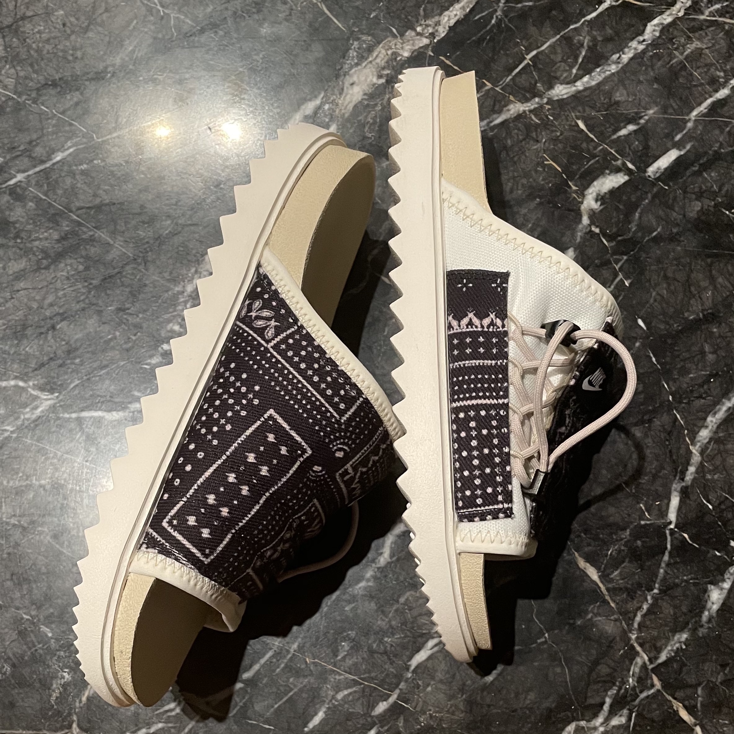 Essentials Sweatpants Dark Slate/Black 2020, Nike Asuna Slide Pale Ivory Rattan 착용 스타일 - 2