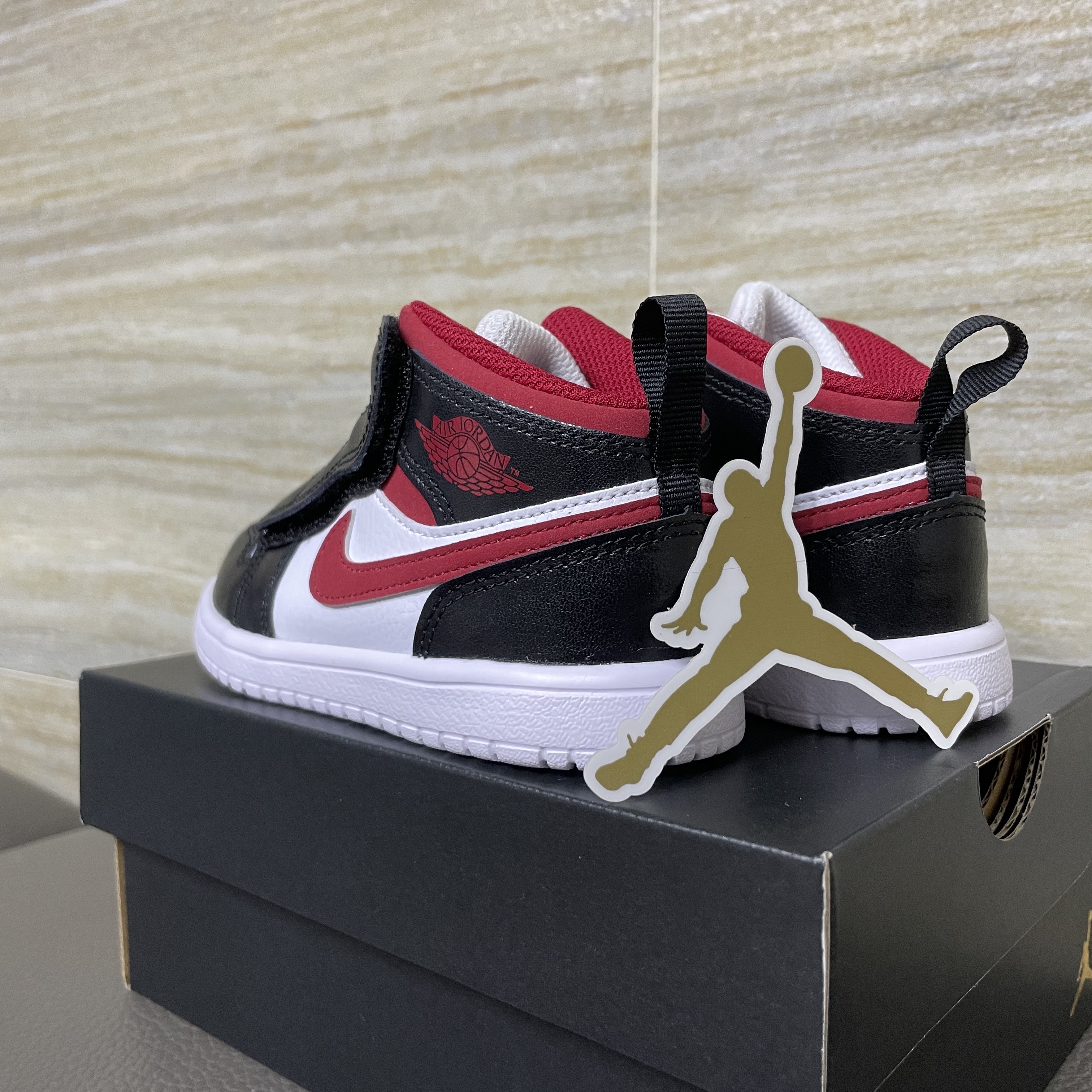 (TD) Jordan 1 Mid Alt Gym Red Black White 착용 스타일 - 3