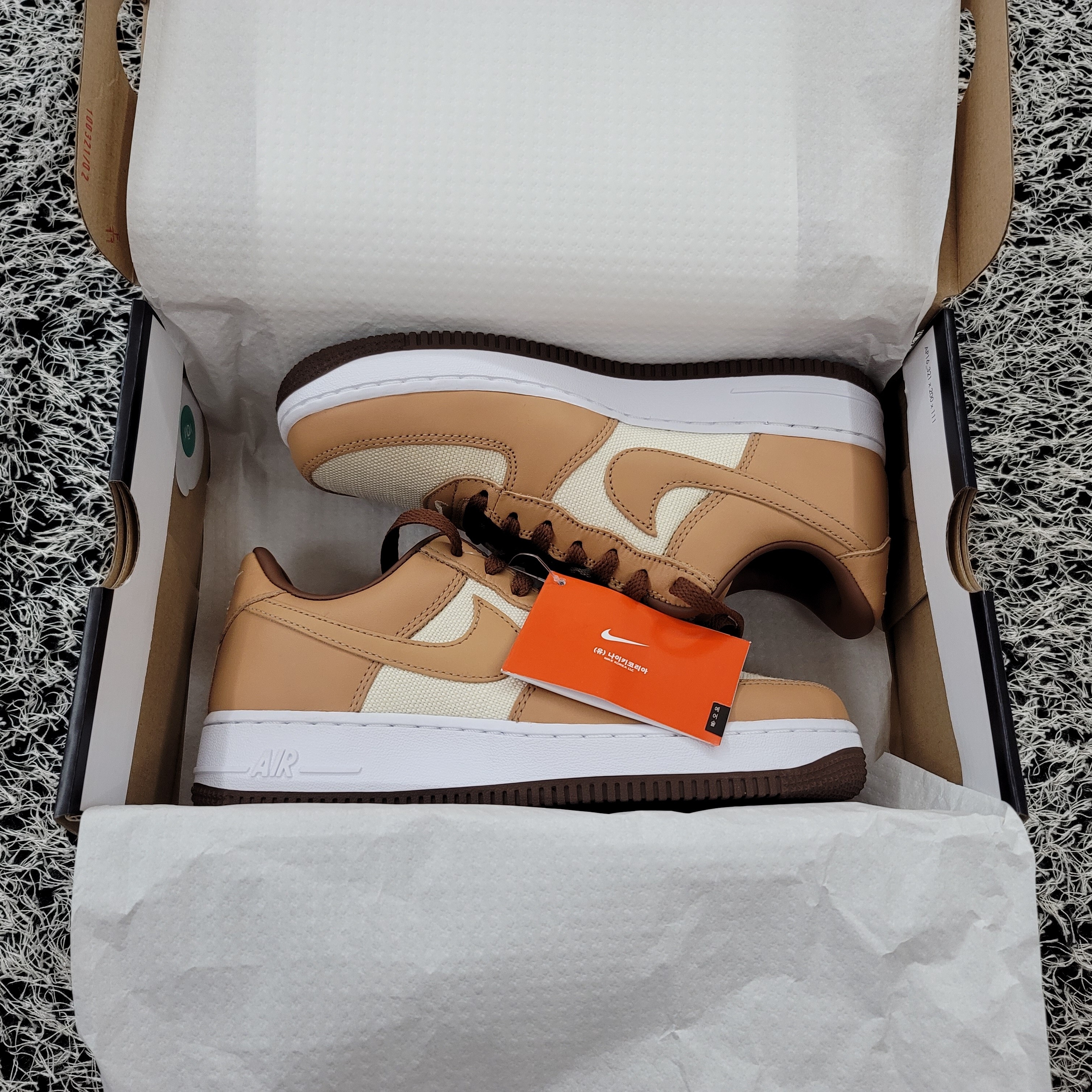 Nike Air Force 1 Low QS Acorn 2021 착용 스타일