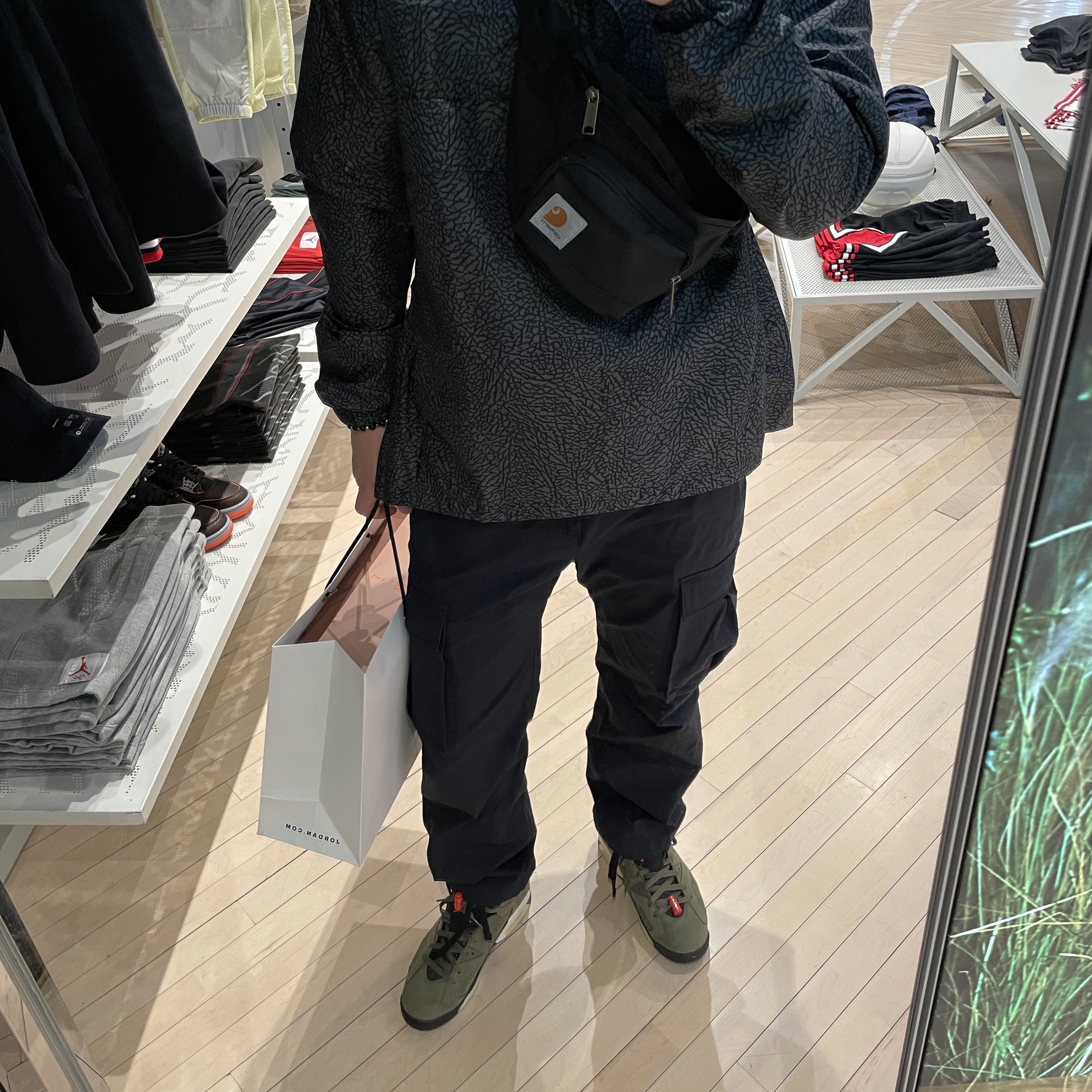 Jordan 6 x Travis Scott Retro SP British Khaki, Jordan 6 x Travis Scott Retro Olive 착용 스타일 - 2