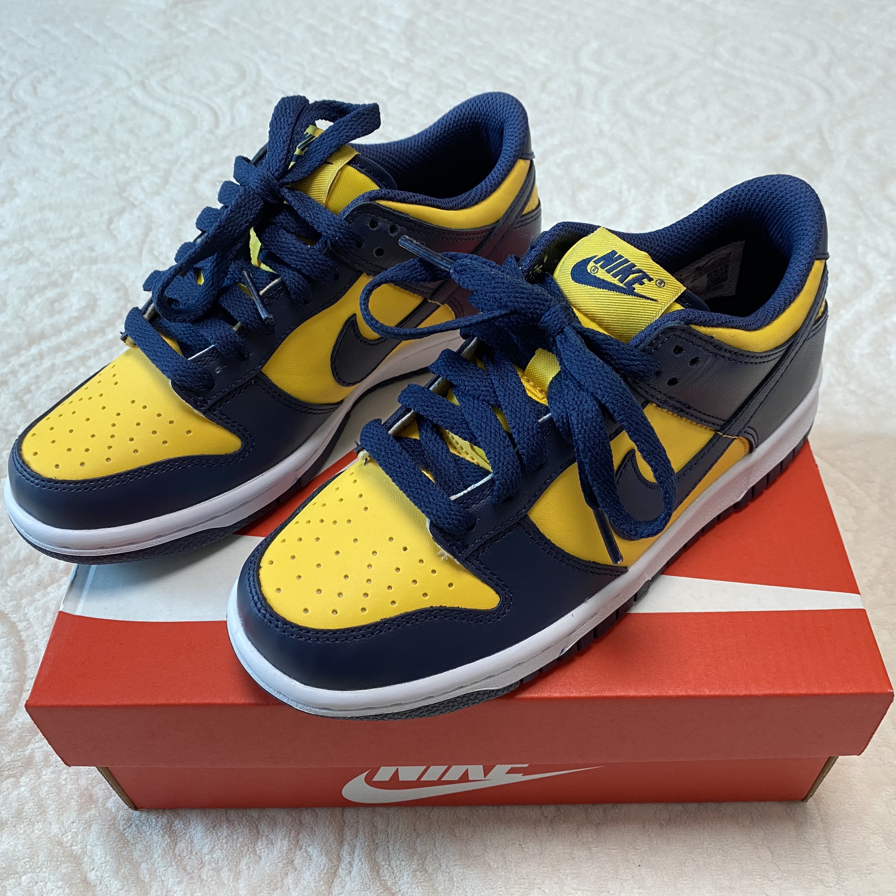 (GS) Nike Dunk Low Varsity Maize 착용 스타일
