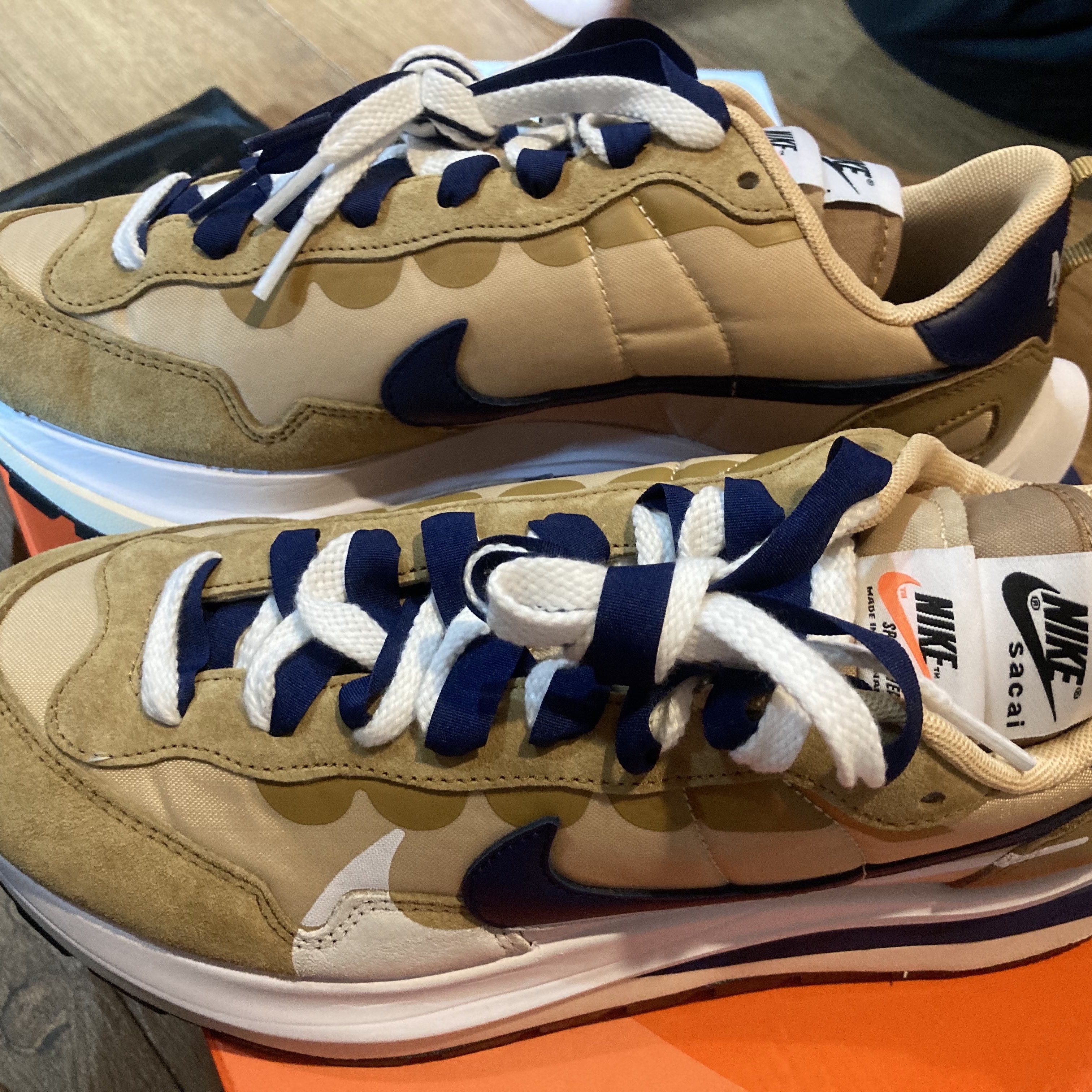 Nike x Sacai VaporWaffle Sesame and Blue Void 착용 스타일 - 3