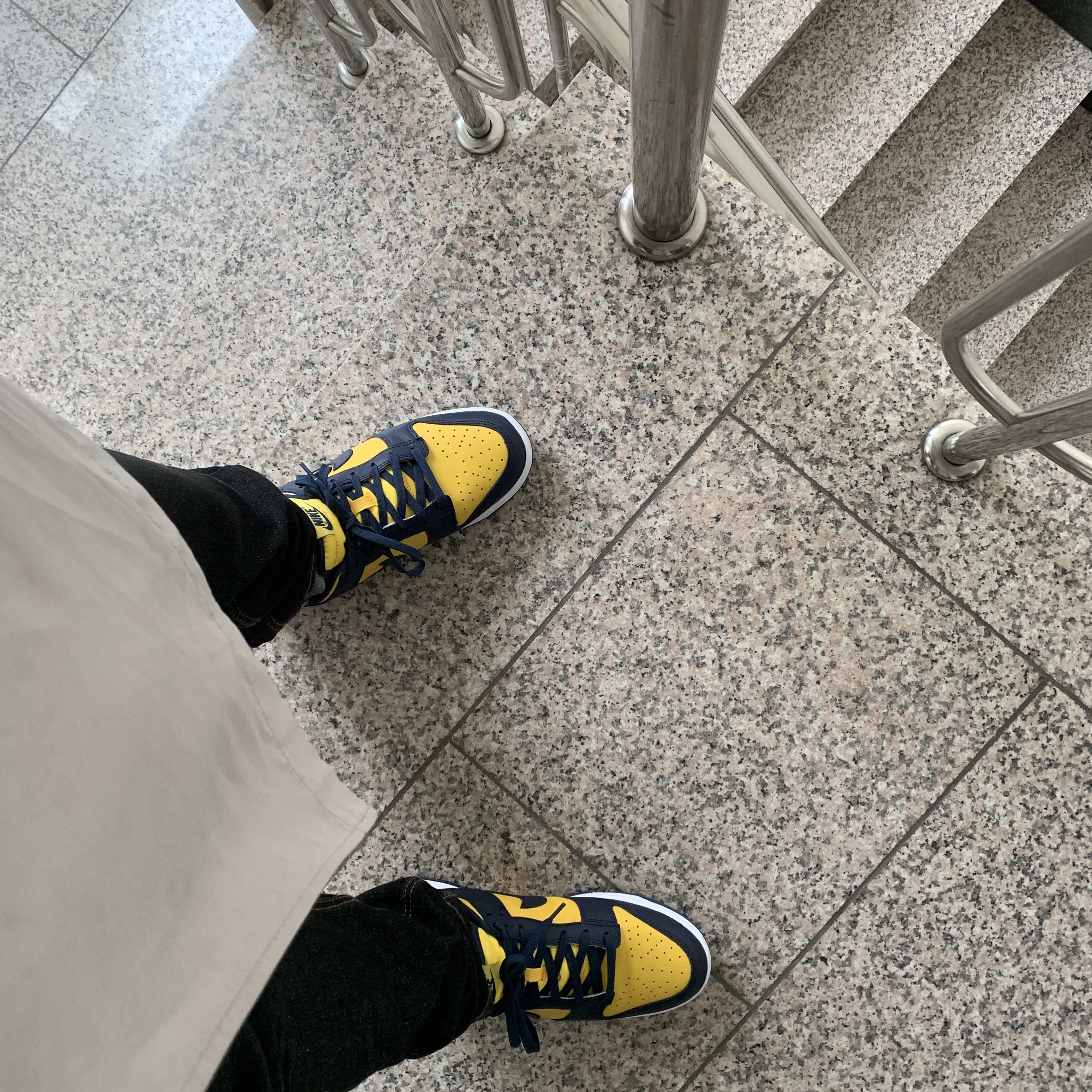 Nike Dunk Low Retro Varsity Maize 착용 스타일 - 2