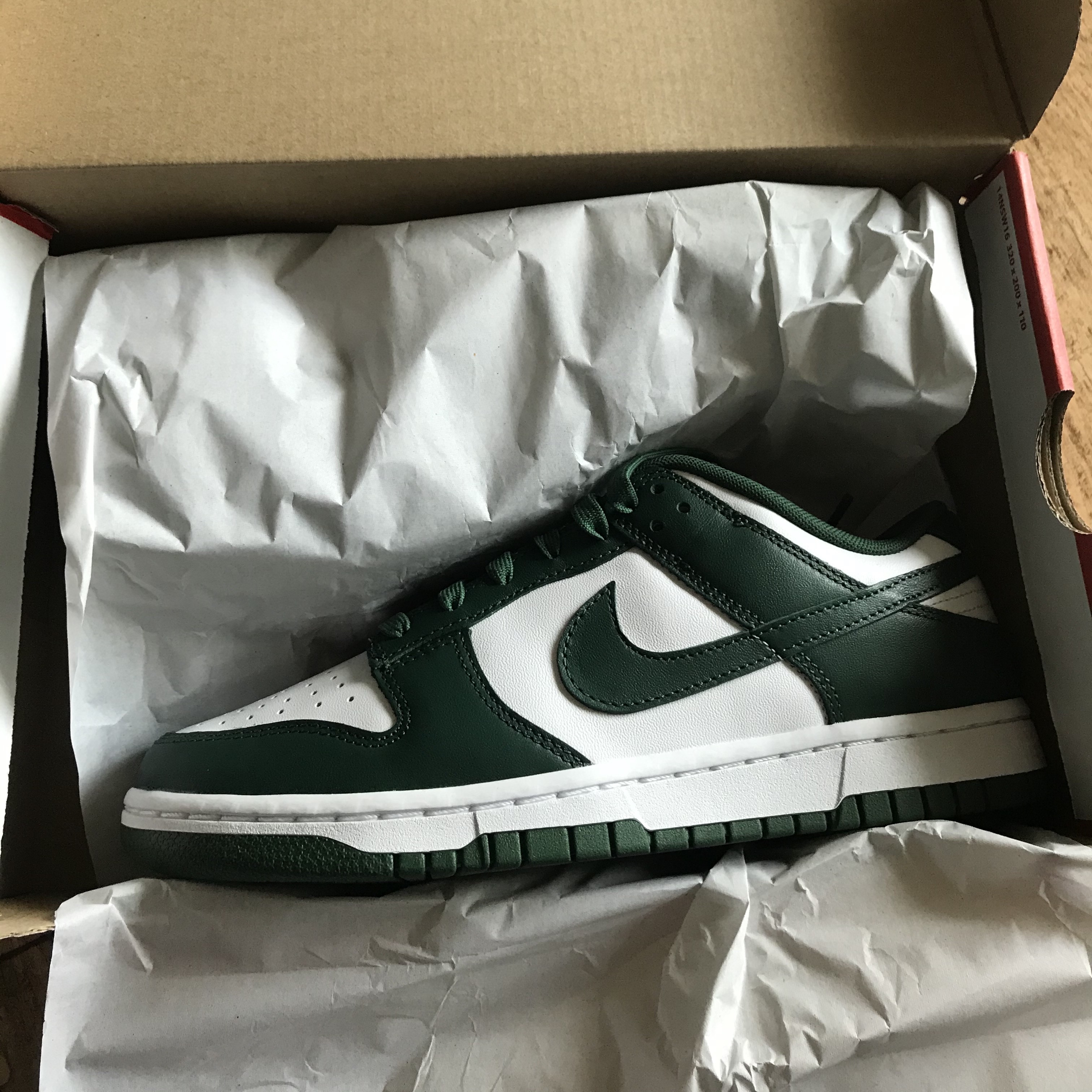 Nike Dunk Low Retro Varsity Green 착용 스타일