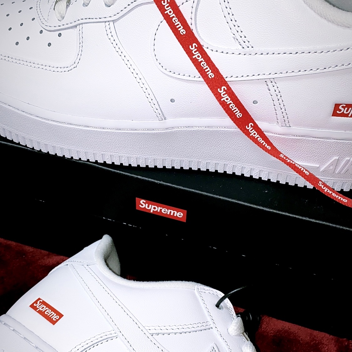 Nike x Supreme Air Force 1 Low White, Nike x Supreme Air Force 1 Low Black 착용 스타일 - 4