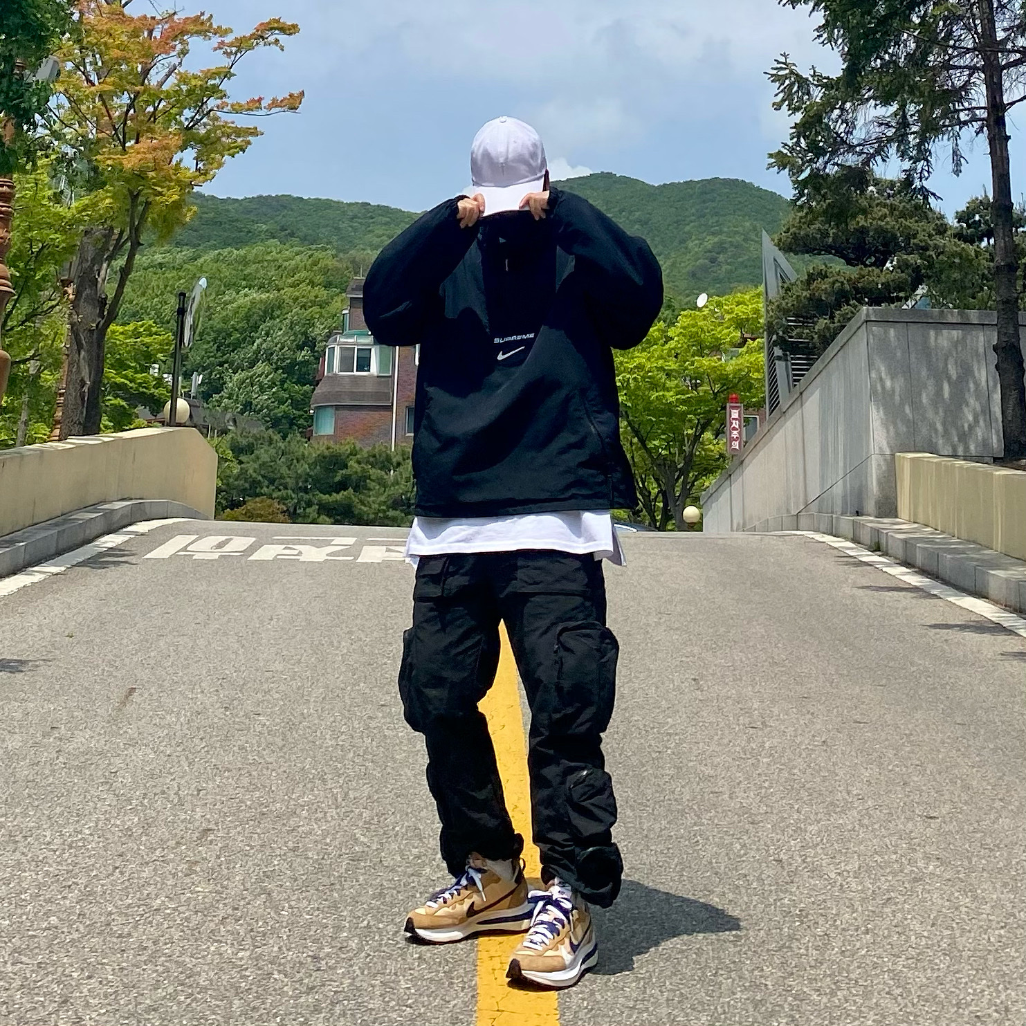 Supreme x Nike Jewel Reversible Ripstop Anorak Black - 20FW, Nike x Sacai VaporWaffle Sesame and Blue Void 착용 스타일