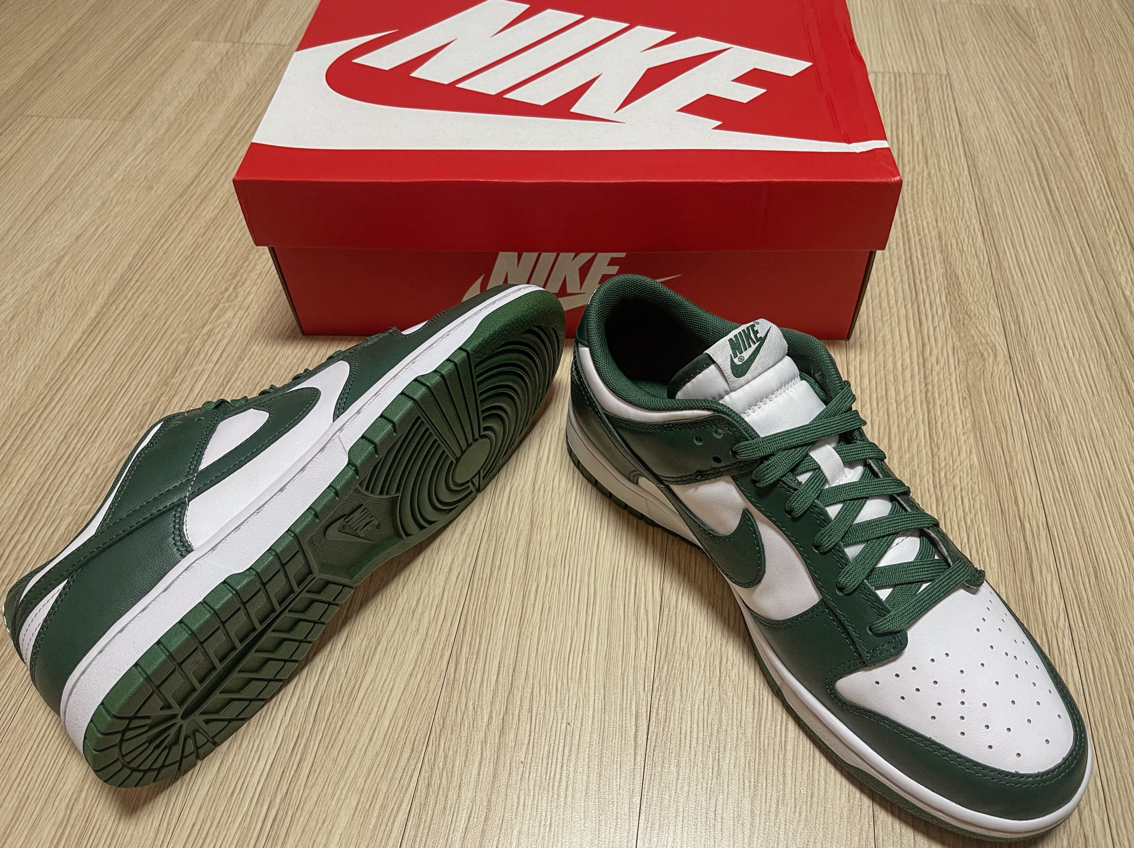 Nike Dunk Low Retro Varsity Green 착용 스타일