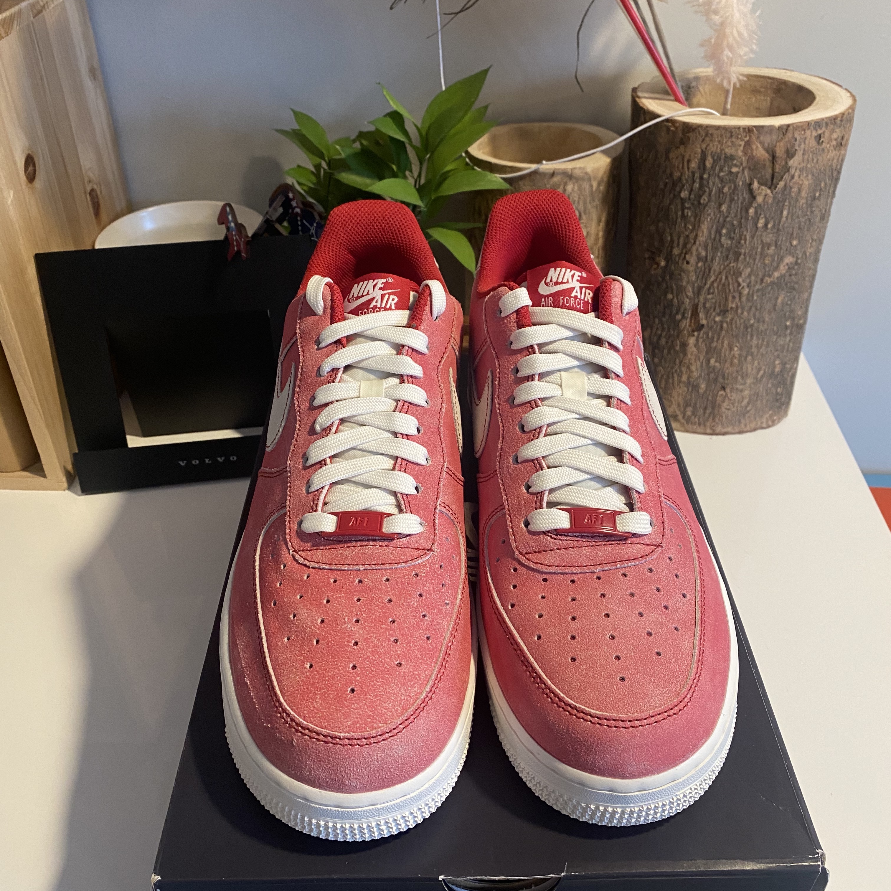 Nike Air Force 1 '07 LV8 Dusty Red 착용 스타일 - 4