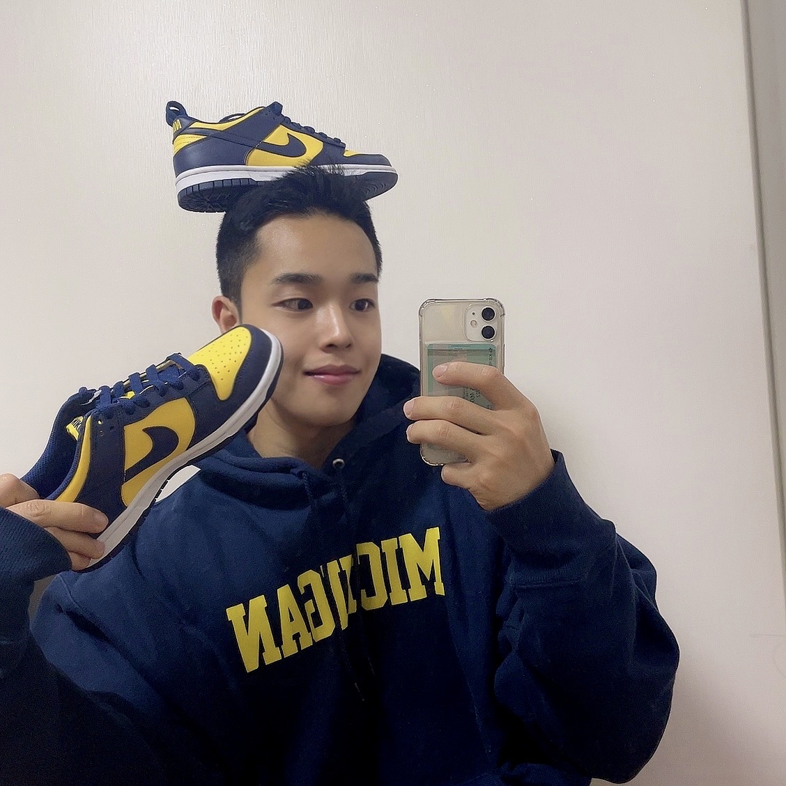 Nike Dunk Low Retro Varsity Maize 착용 스타일