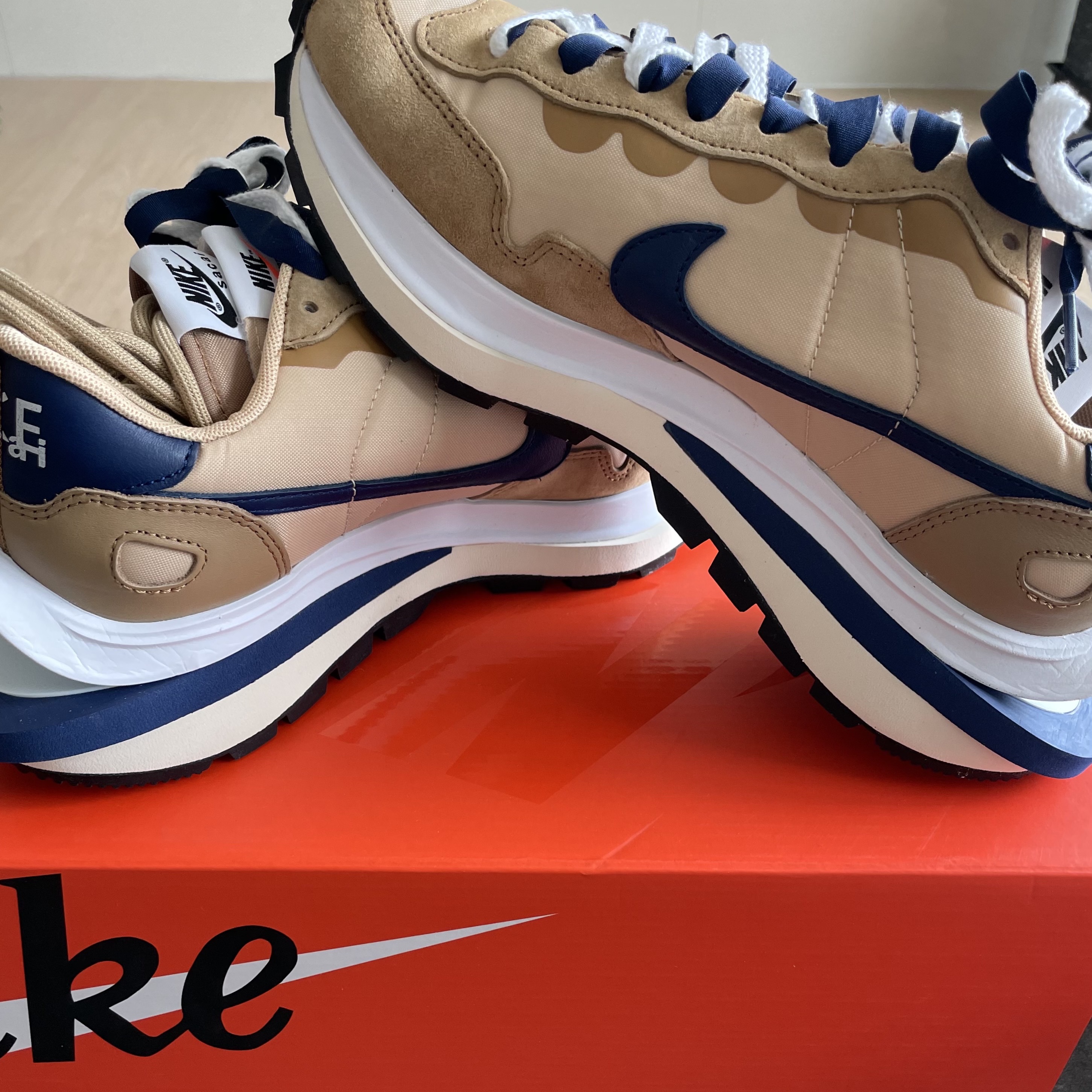 Nike x Sacai VaporWaffle Sesame and Blue Void 착용 스타일