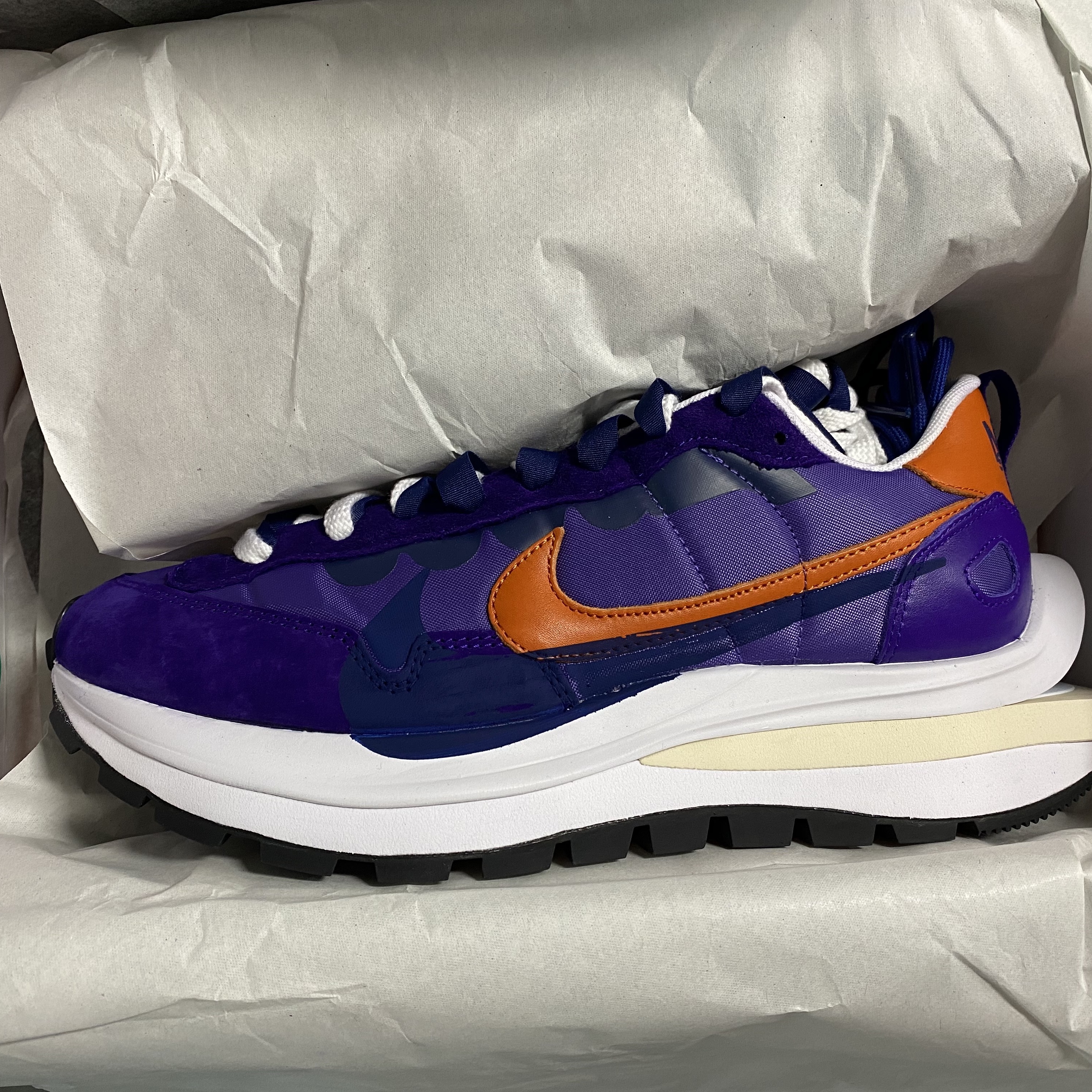 Nike x Sacai VaporWaffle Dark Iris 착용 스타일 - 2