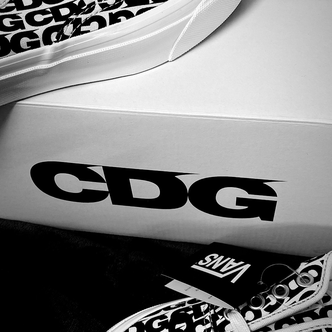 Vans Vault x CDG OG Authentic LX White Black 착용 스타일 - 3
