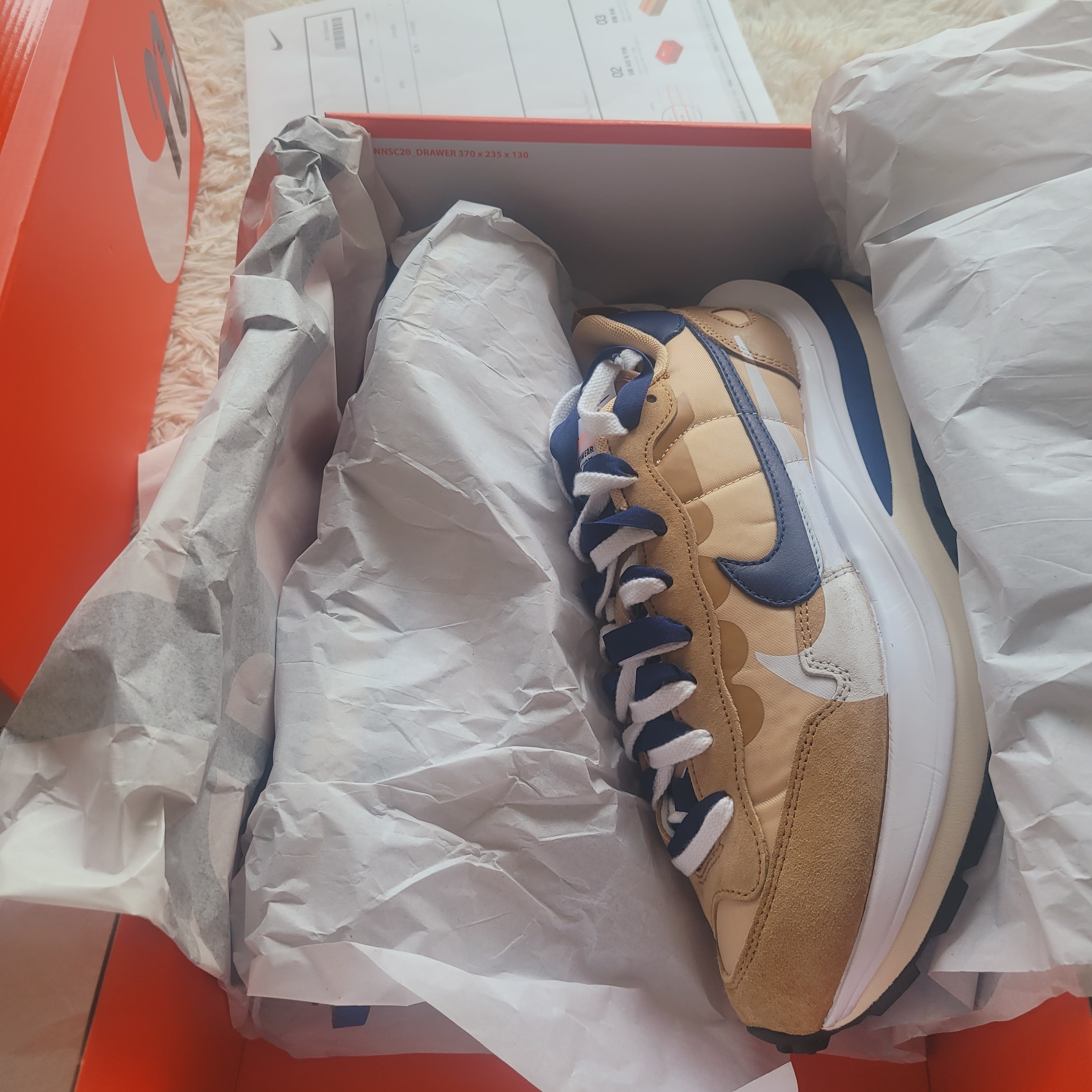 Nike x Sacai VaporWaffle Sesame and Blue Void 착용 스타일 - 3