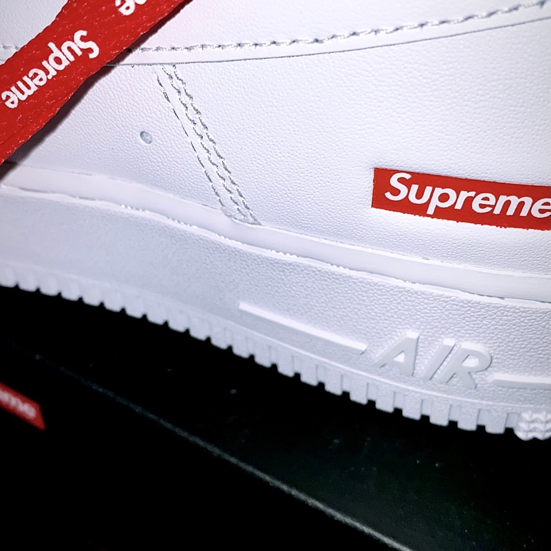 Nike x Supreme Air Force 1 Low White, Nike x Supreme Air Force 1 Low Black 착용 스타일 - 2