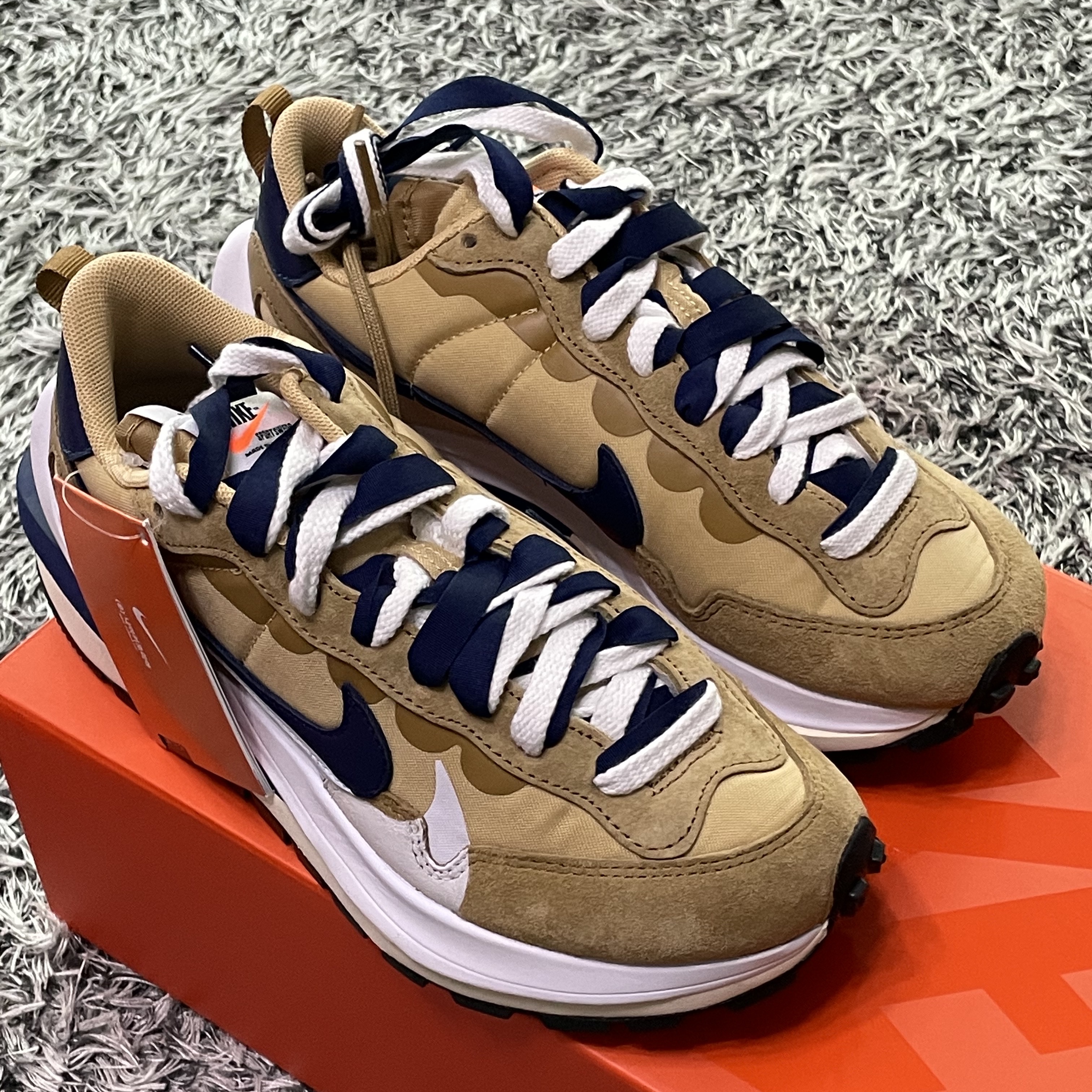 Nike x Sacai VaporWaffle Sesame and Blue Void 착용 스타일 - 1