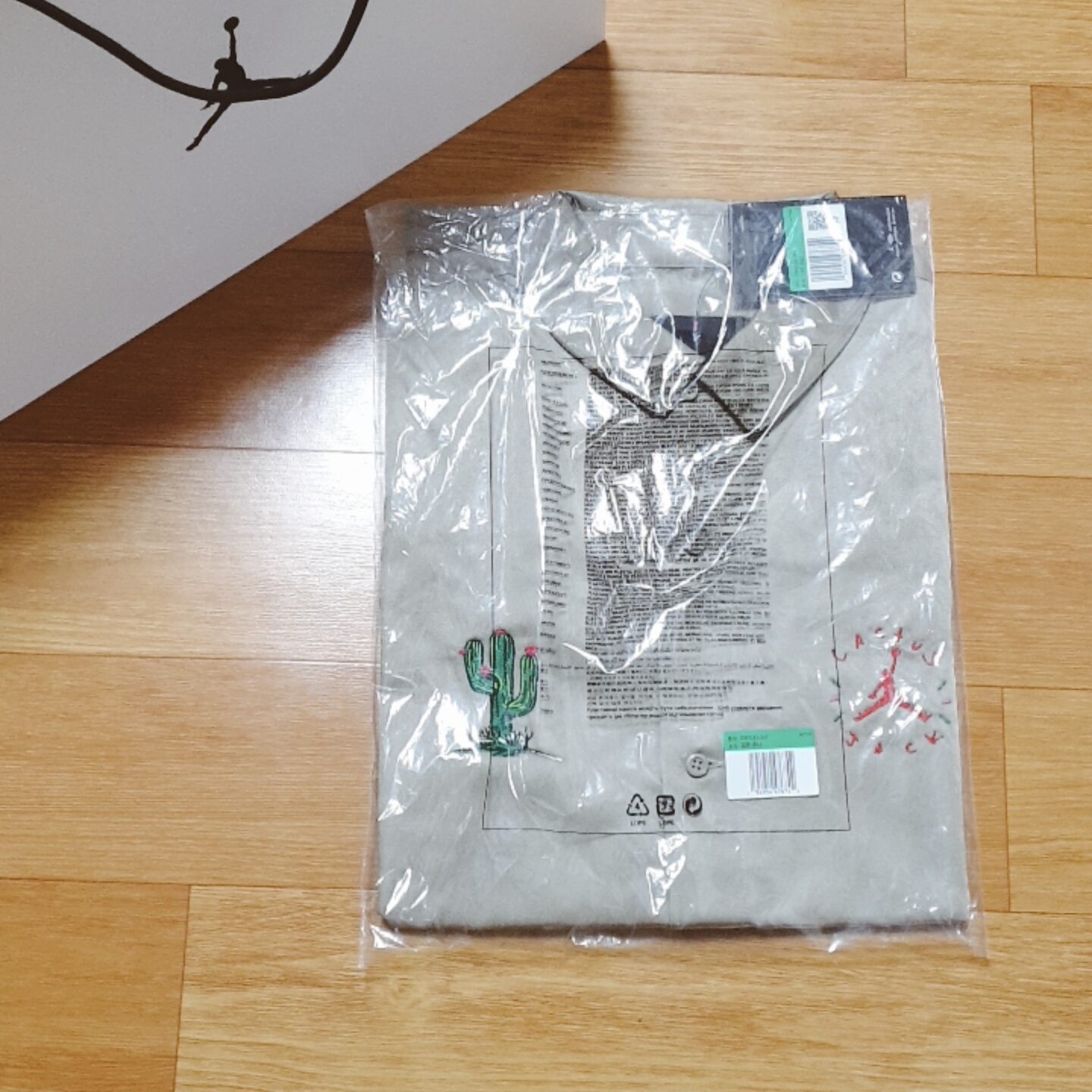 Jordan x Travis Scott Button Down Top - Asia 착용 스타일 - 1