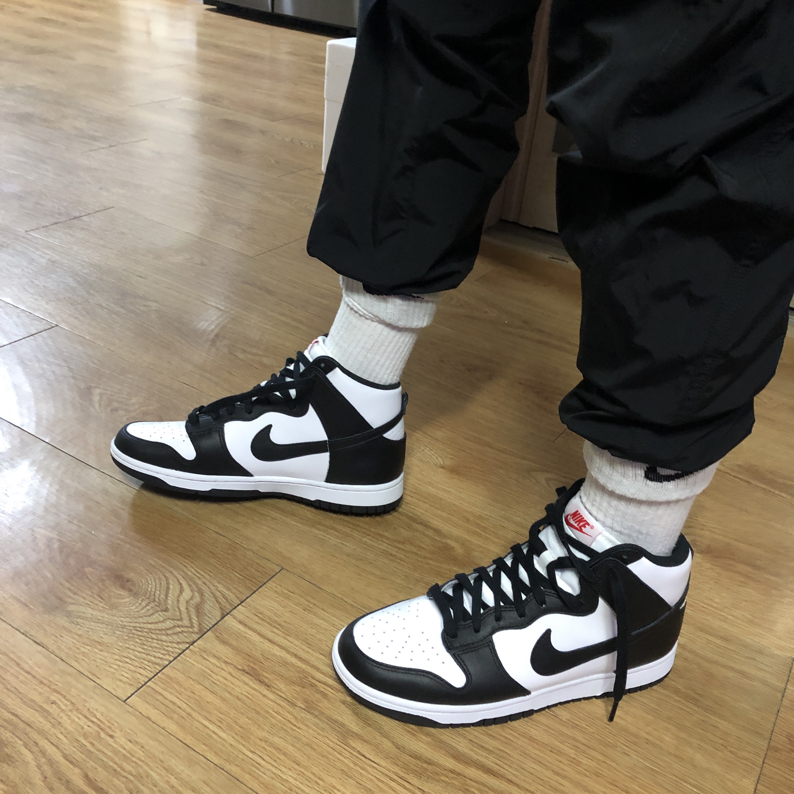 Nike Dunk High Retro Black and White 착용 스타일