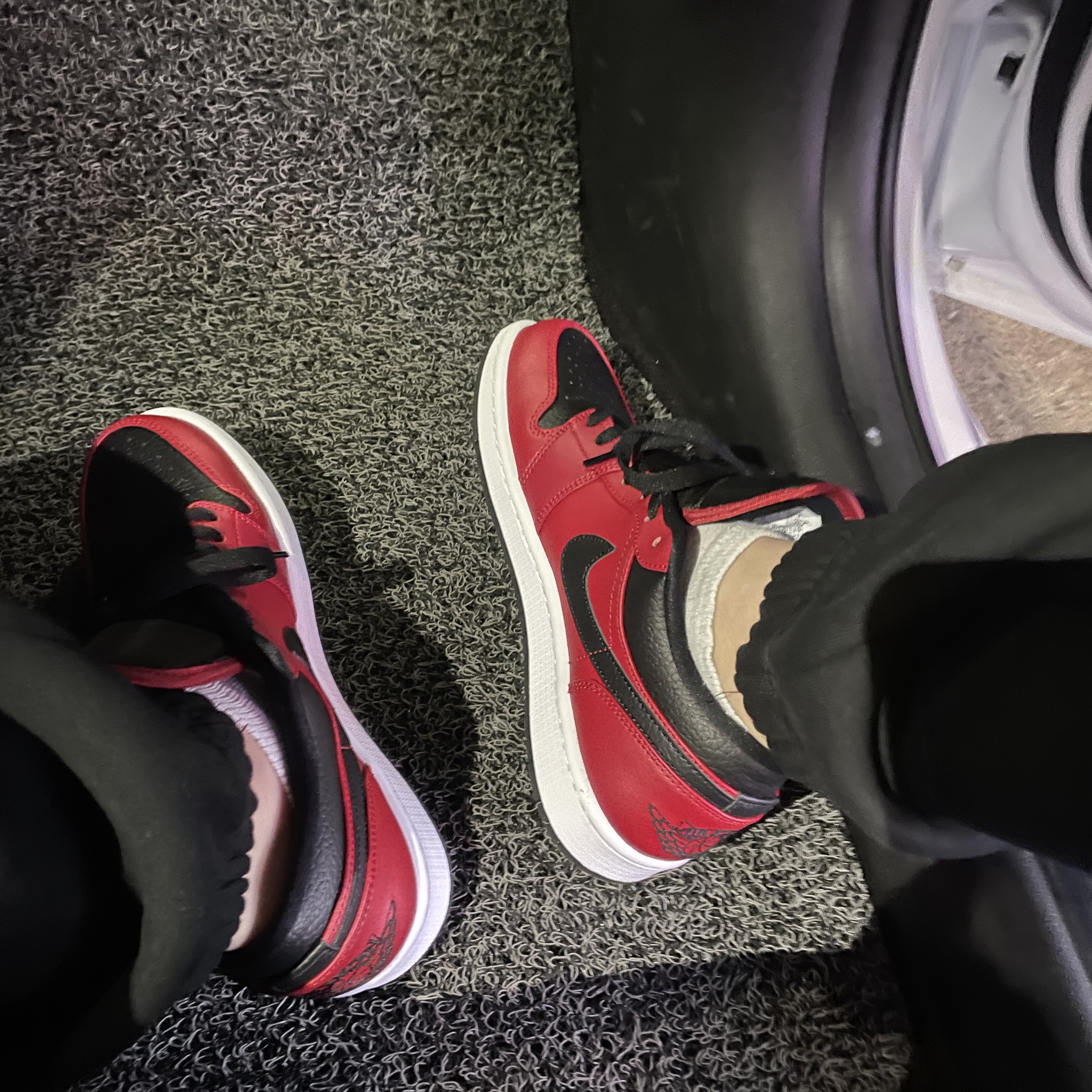 Jordan 1 Low Gym Red Black 착용 스타일 - 2