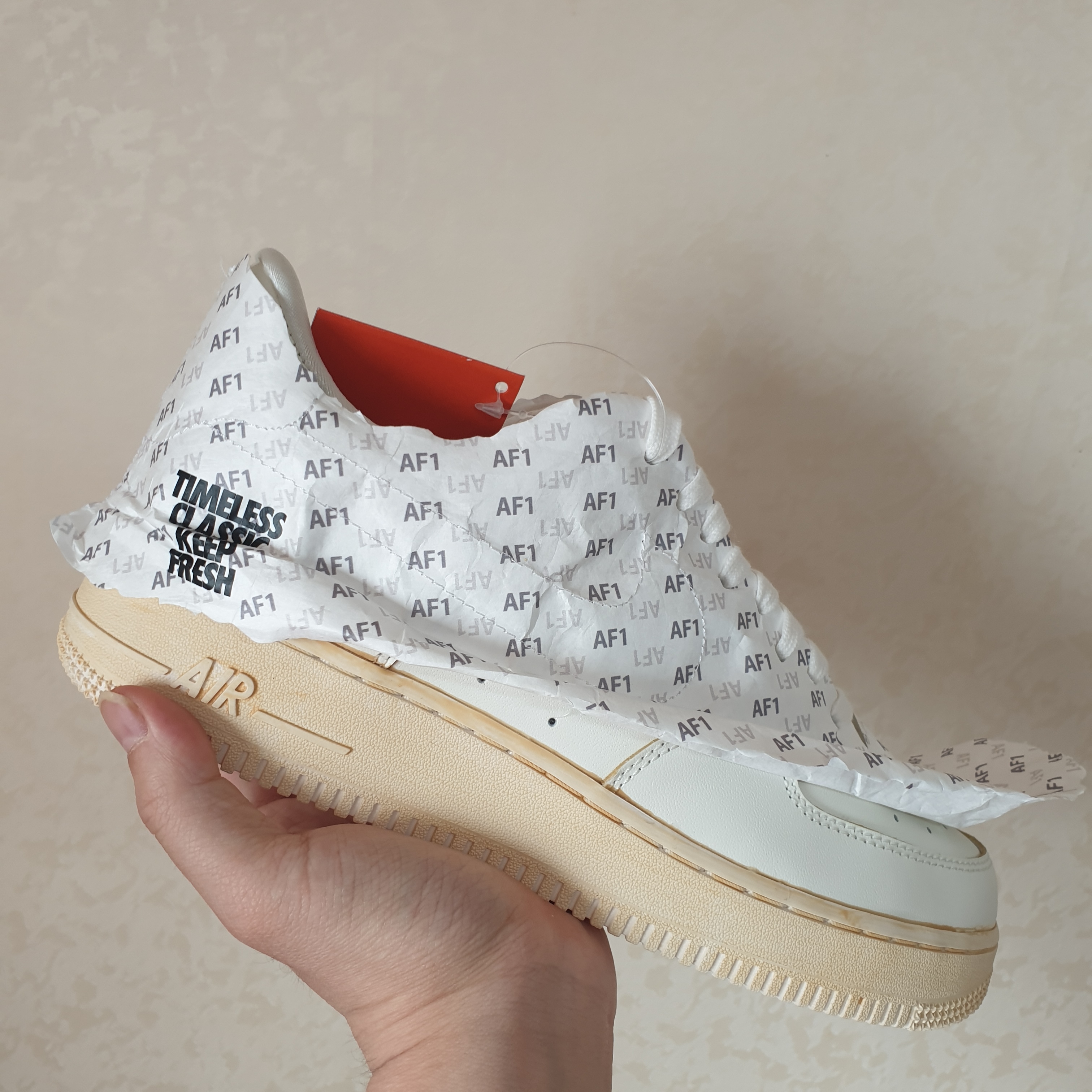 Nike Air Force 1 '07 LV8 Timeless Classic 착용 스타일