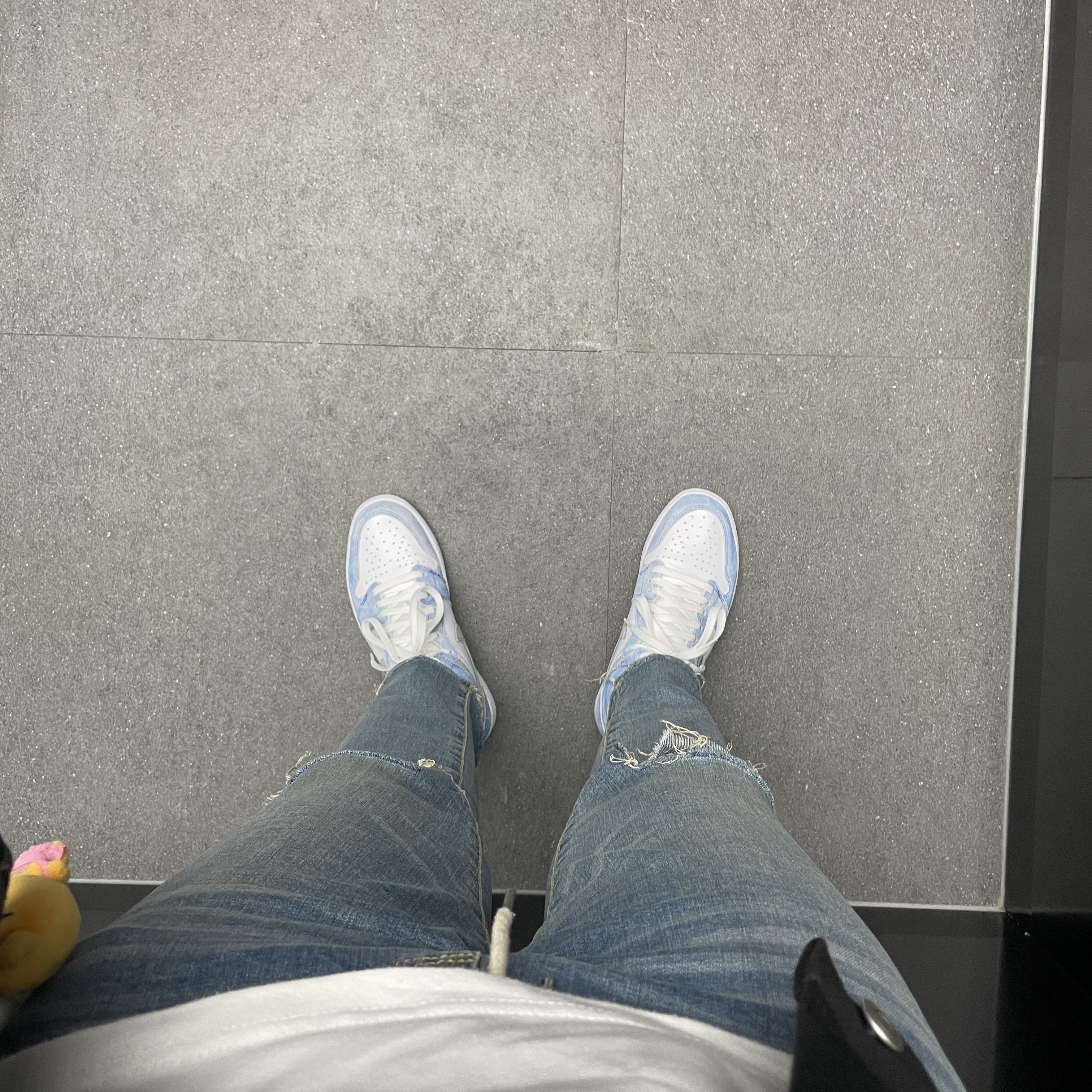 Jordan 1 Retro High OG Hyper Royal 착용 스타일