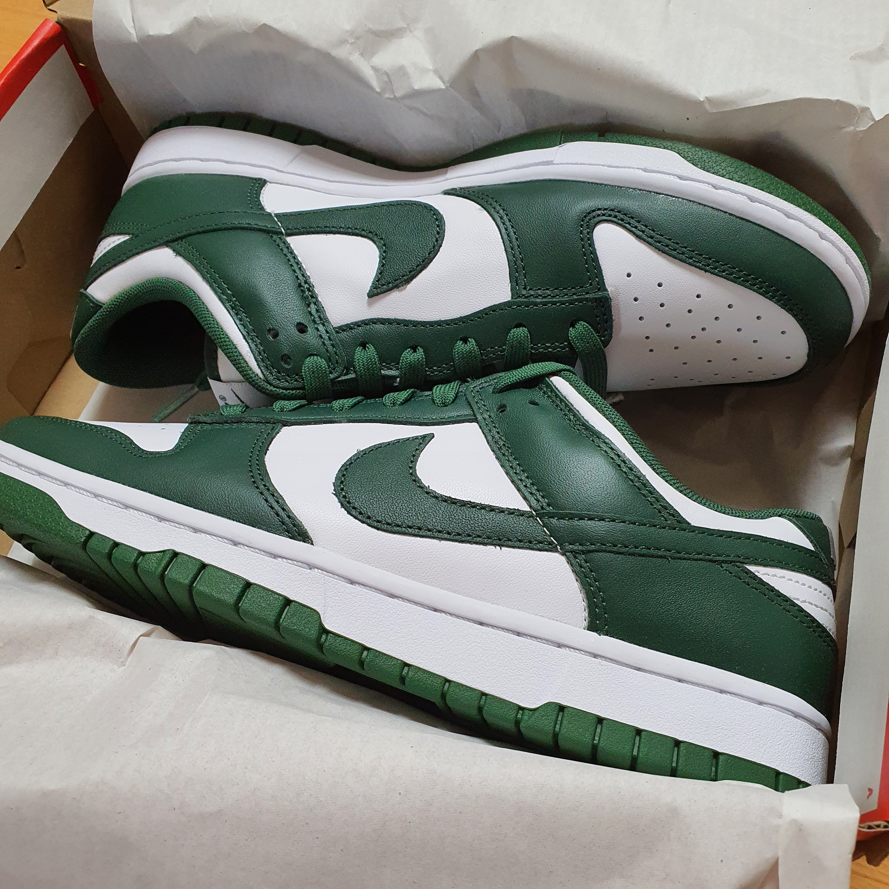 Nike Dunk Low Retro Varsity Green 착용 스타일