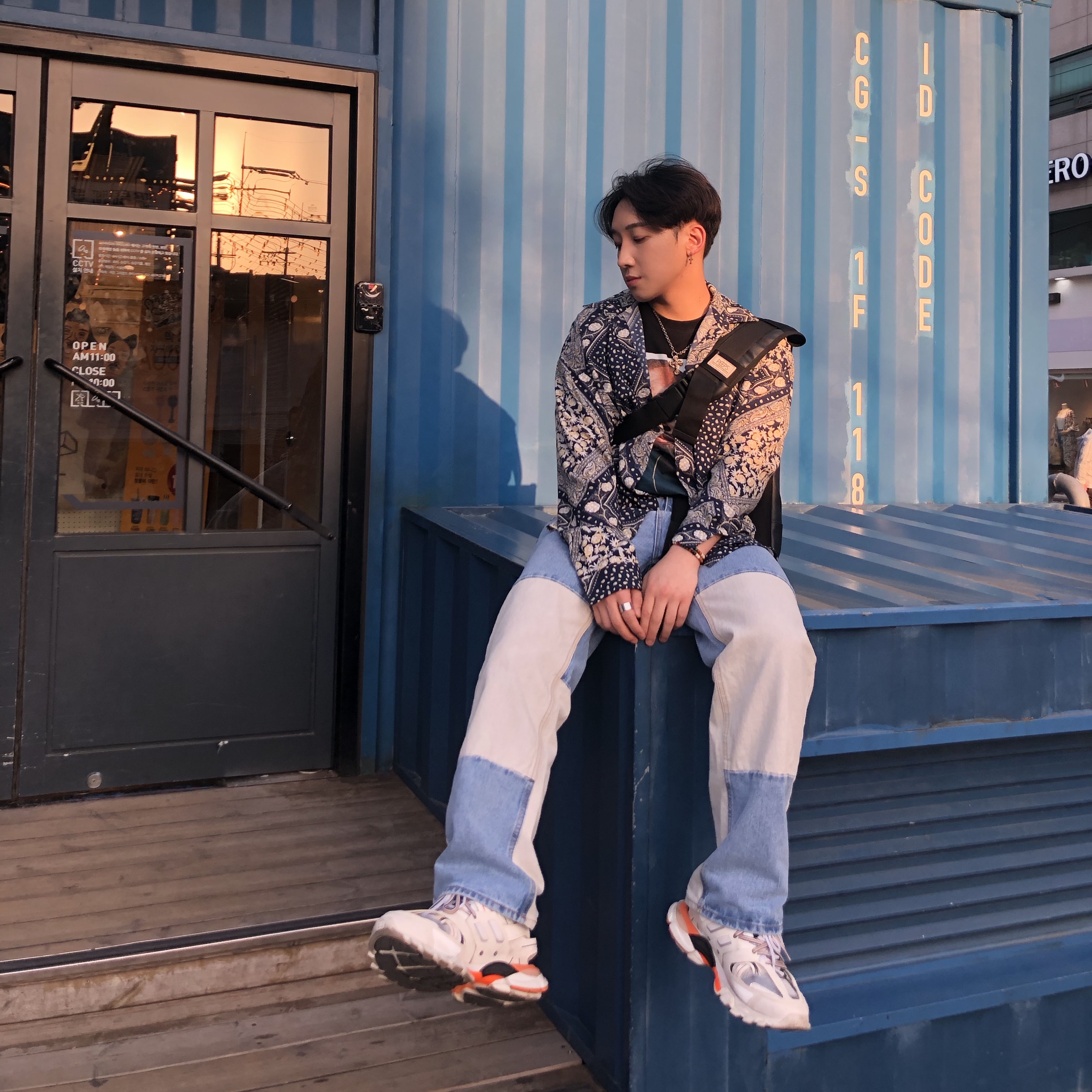 Balenciaga Track Sneakers White Orange 2019 착용 스타일 - 2
