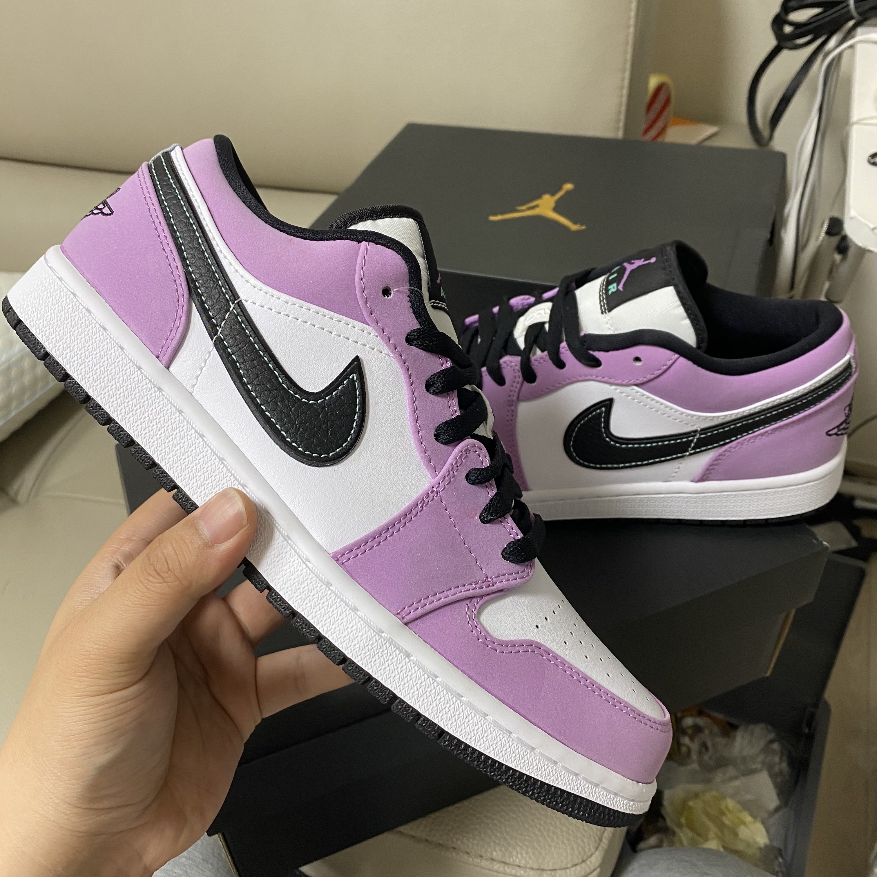 Jordan 1 Low SE Violet Shock 착용 스타일