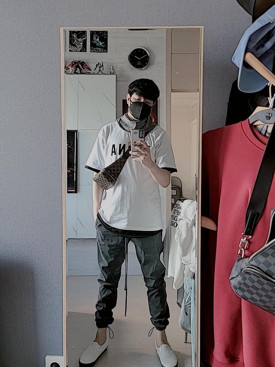 Essentials Track Pants Reflective Black - 20FW, Vans Vault x WTAPS Vault Classic Slip-On LX White Black 착용 스타일 - 3