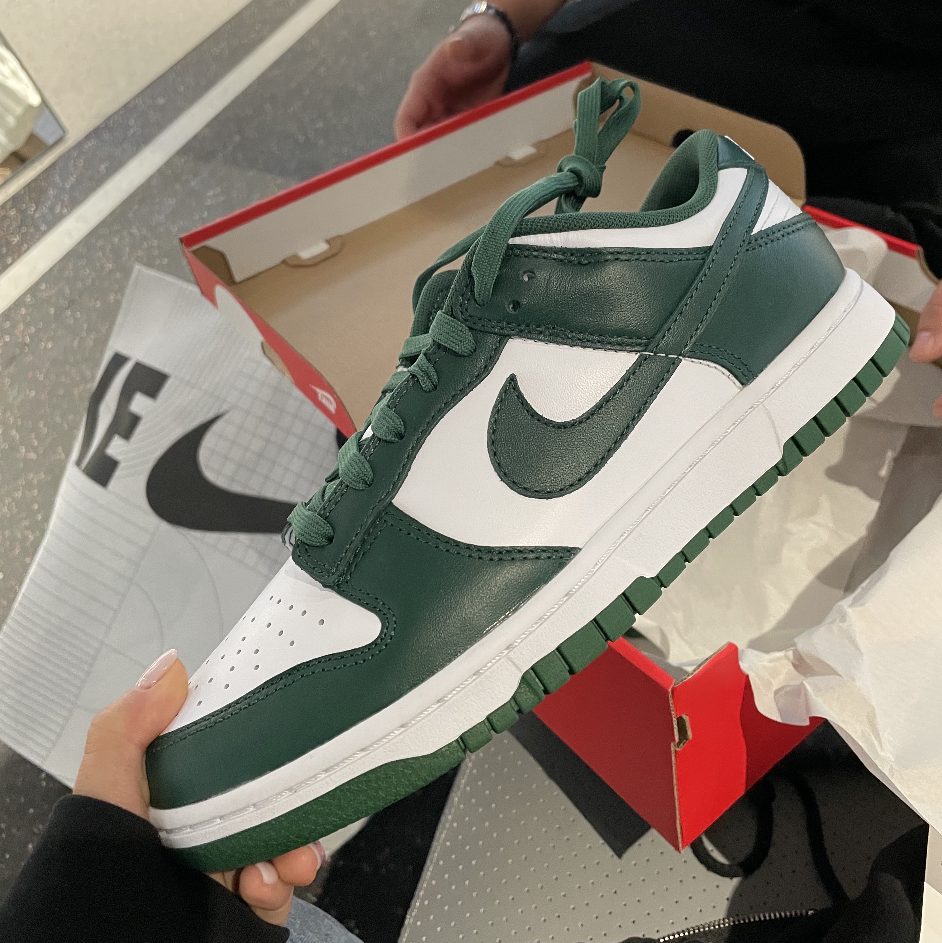 Nike Dunk Low Retro Varsity Green 착용 스타일