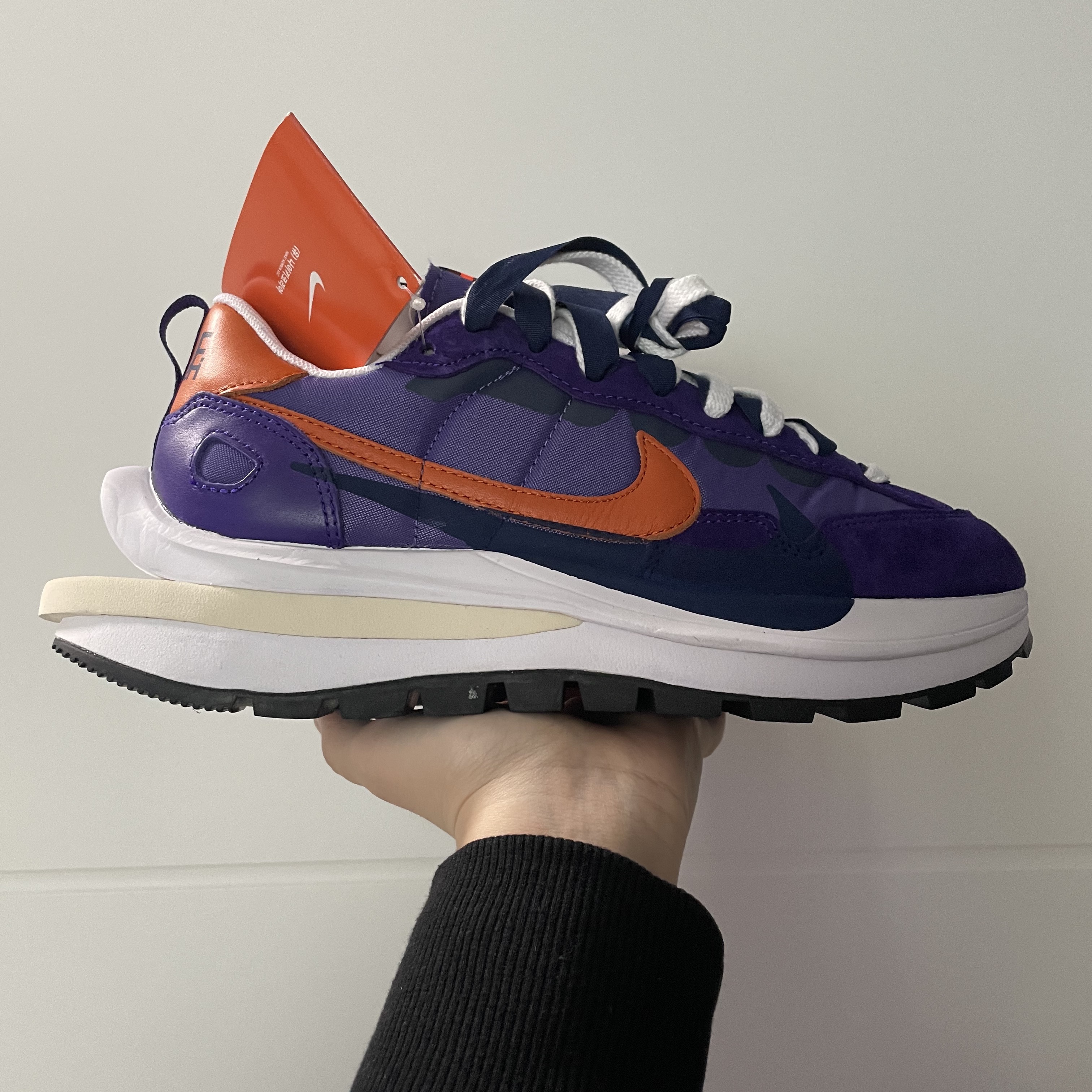 Nike x Sacai VaporWaffle Dark Iris 착용 스타일 - 1