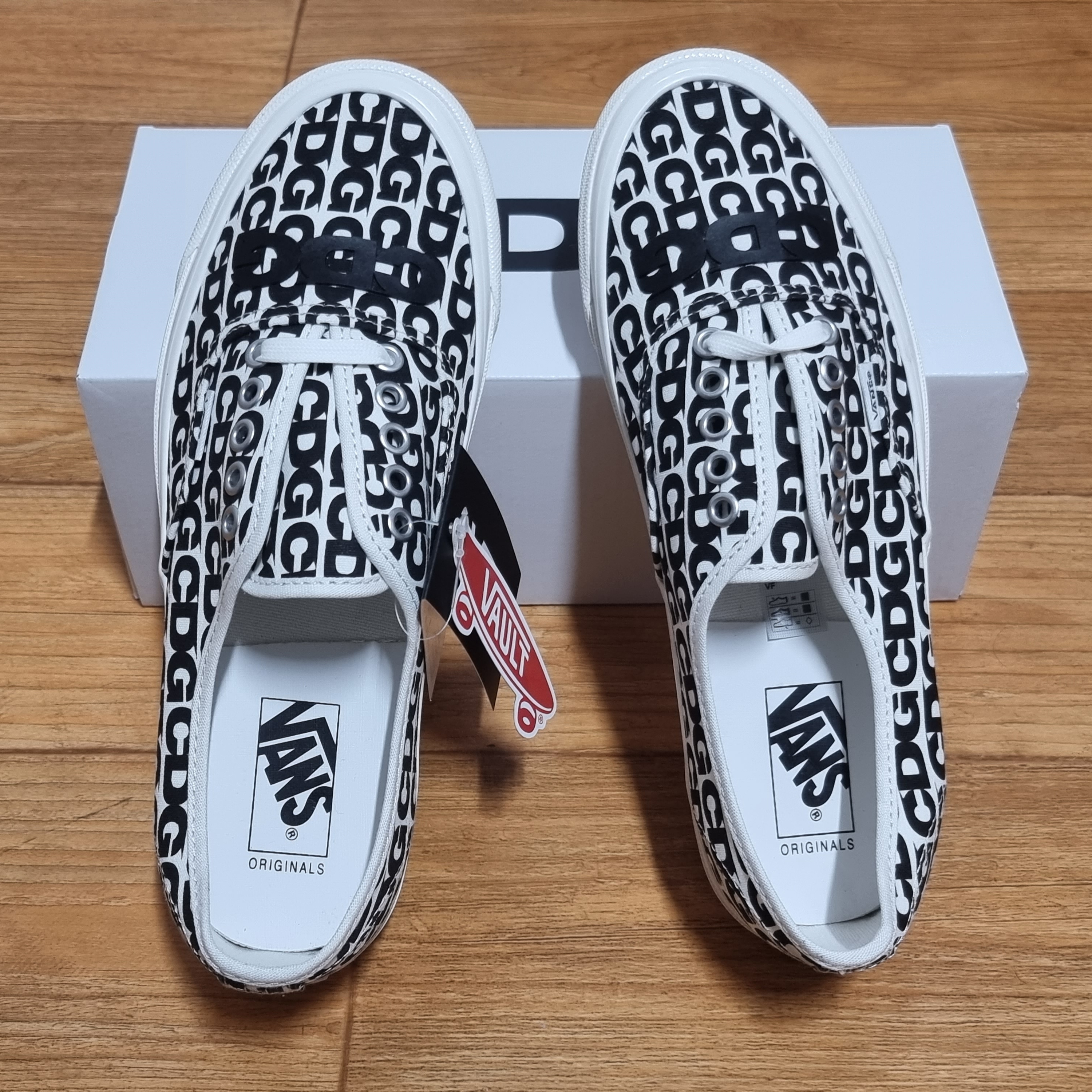 Vans Vault x CDG OG Authentic LX White Black 착용 스타일