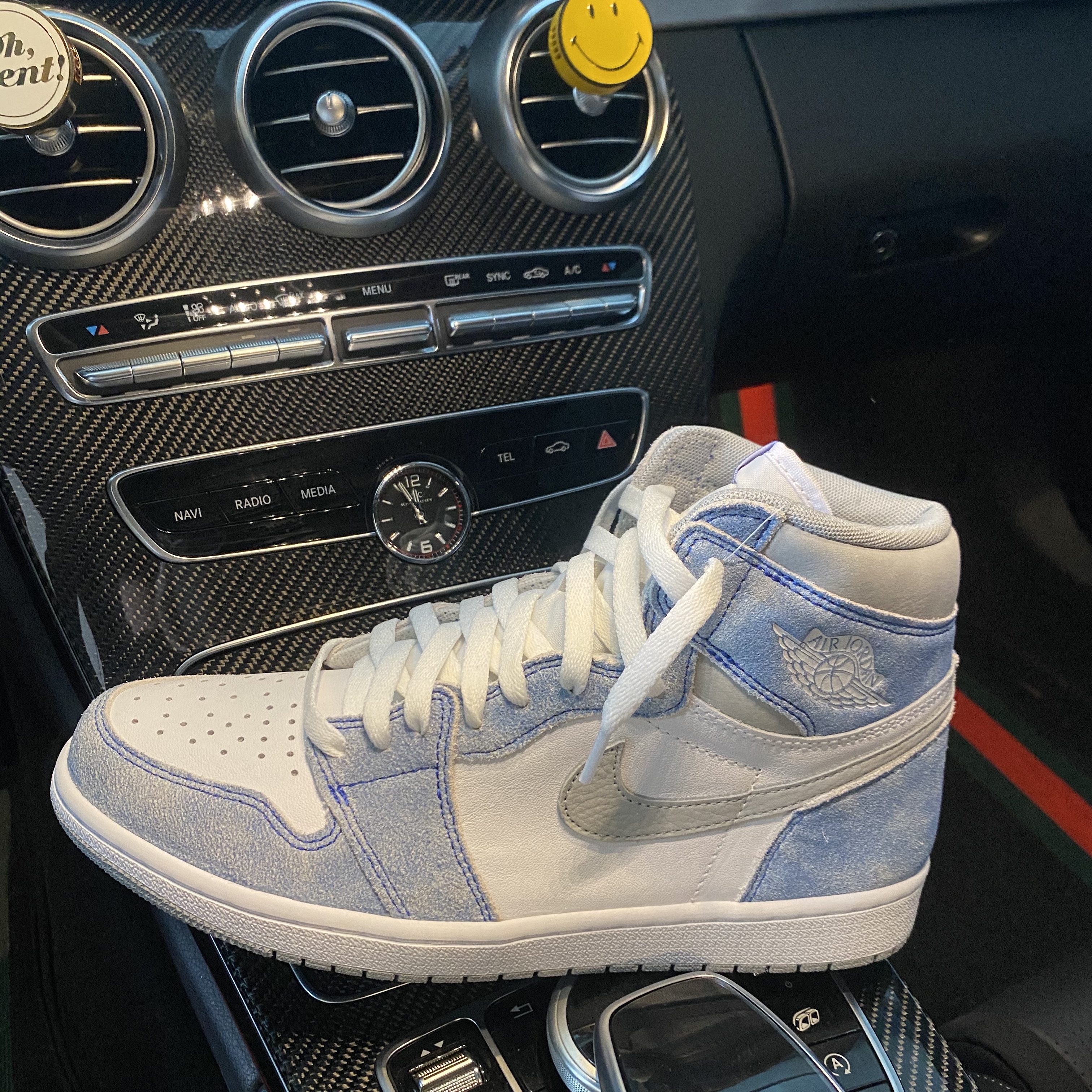 Jordan 1 Retro High OG Hyper Royal 착용 스타일